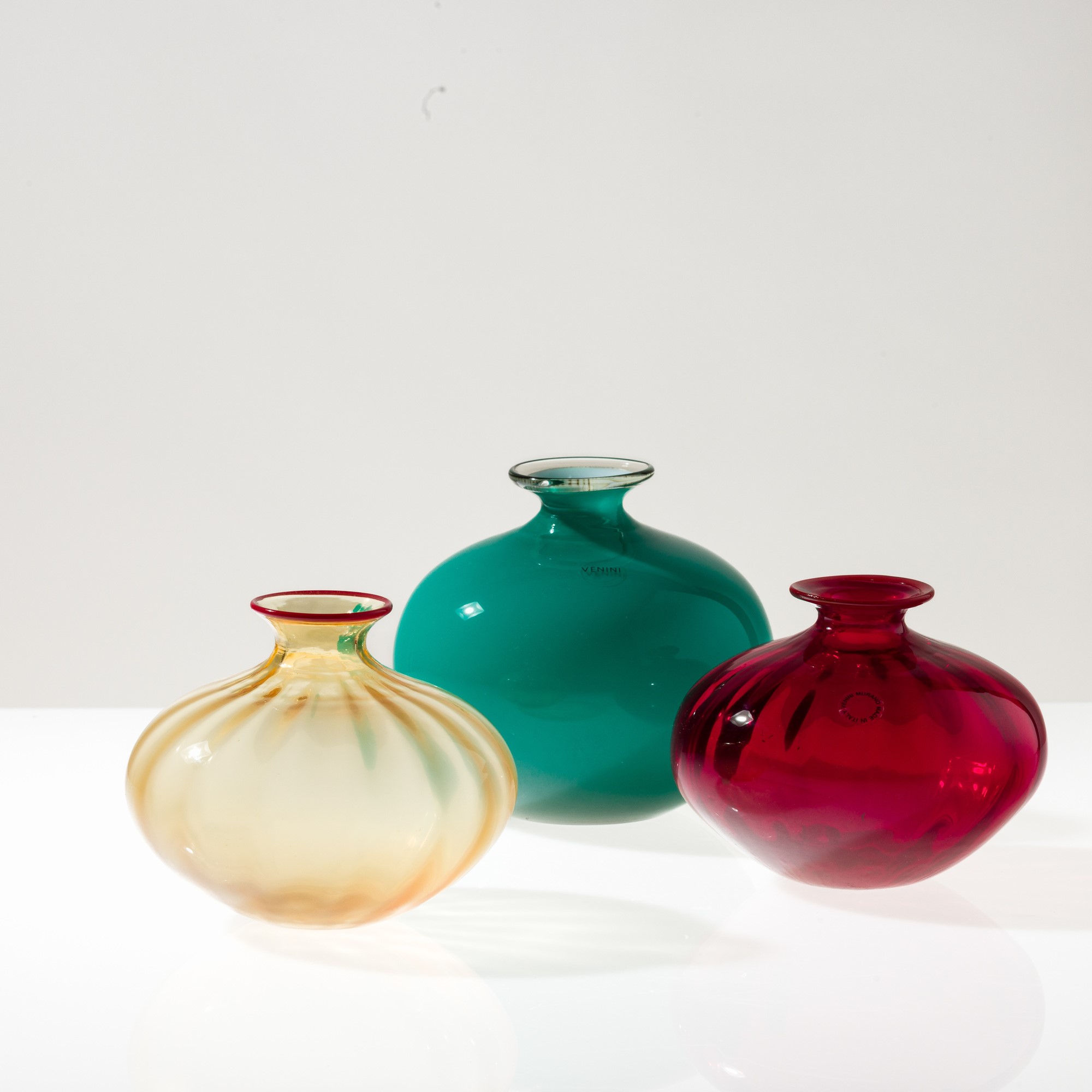 Venini, Set di tre vasi globulari in vetro soffiato (2000-2004)