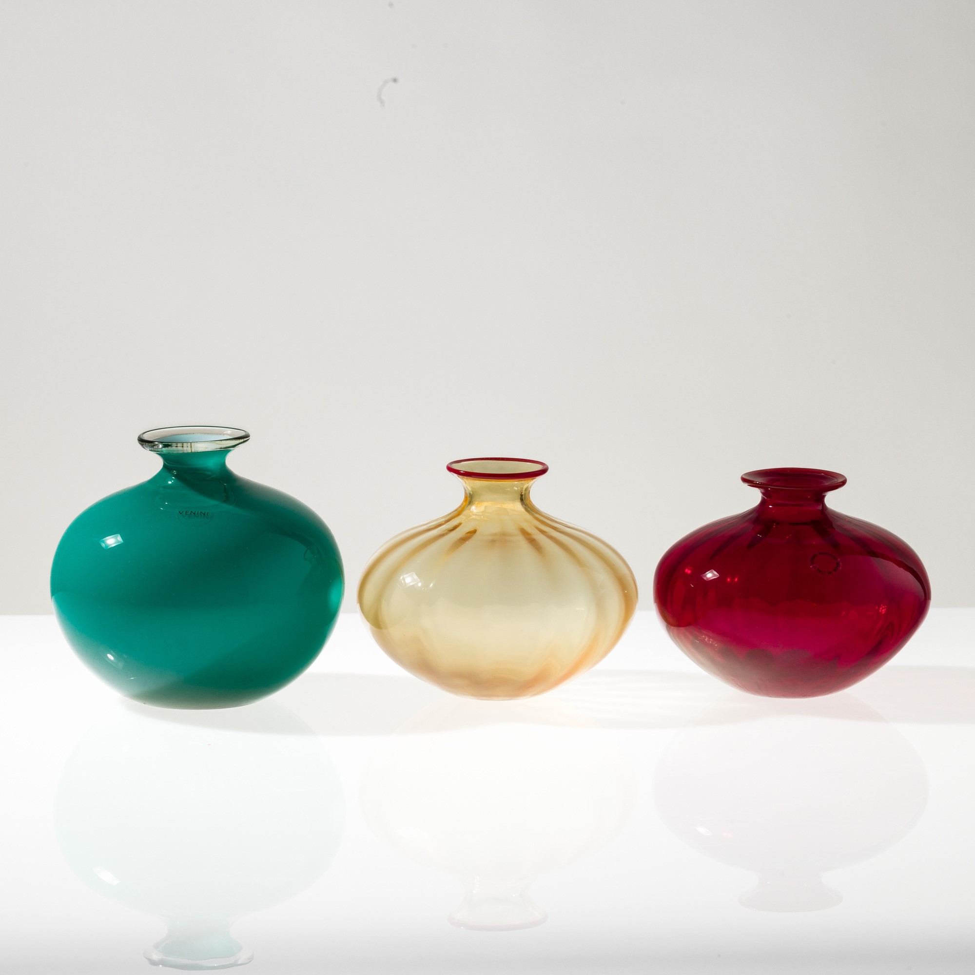 Venini, Set di tre vasi globulari in vetro soffiato (2000-2004)