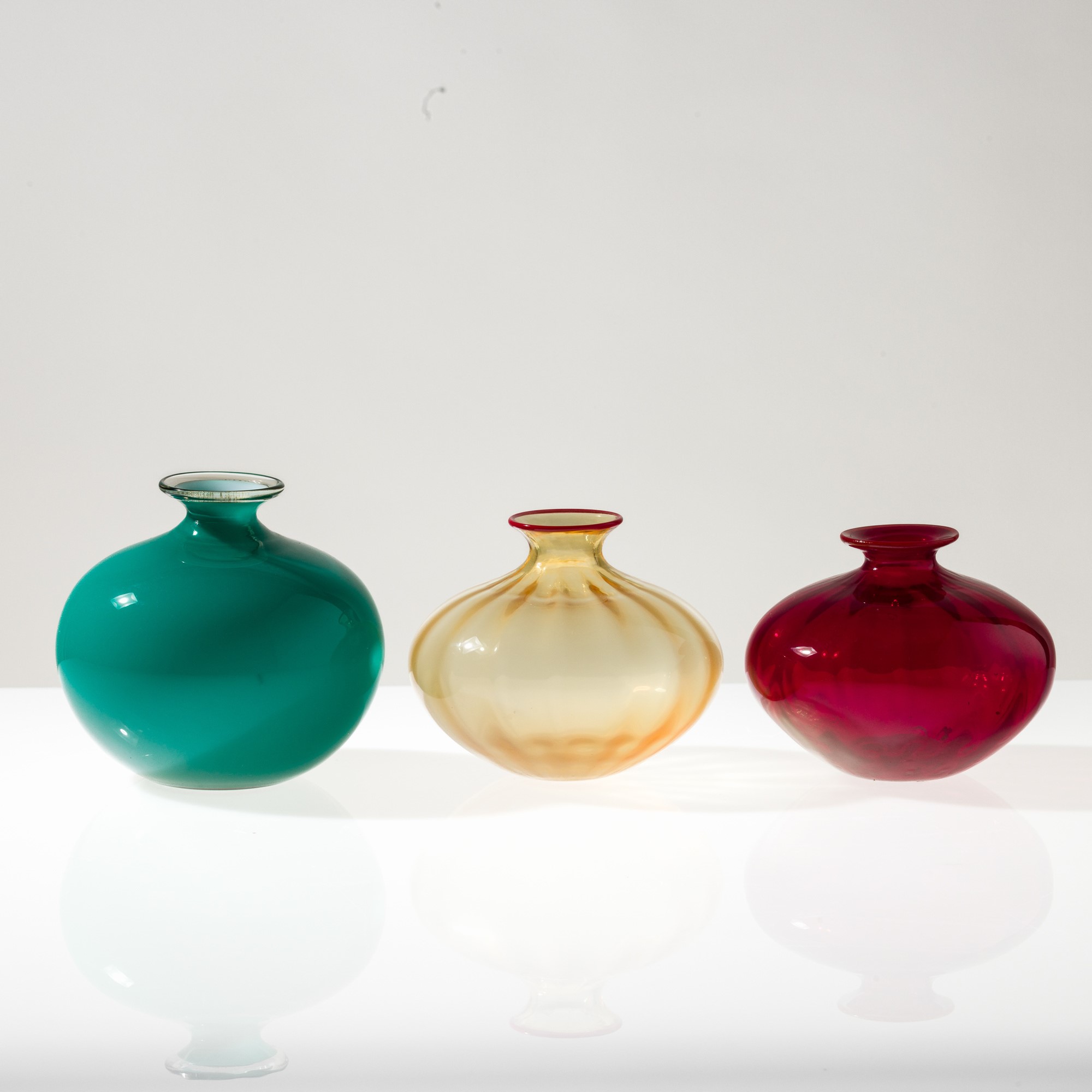 Venini, Set di tre vasi globulari in vetro soffiato (2000-2004)