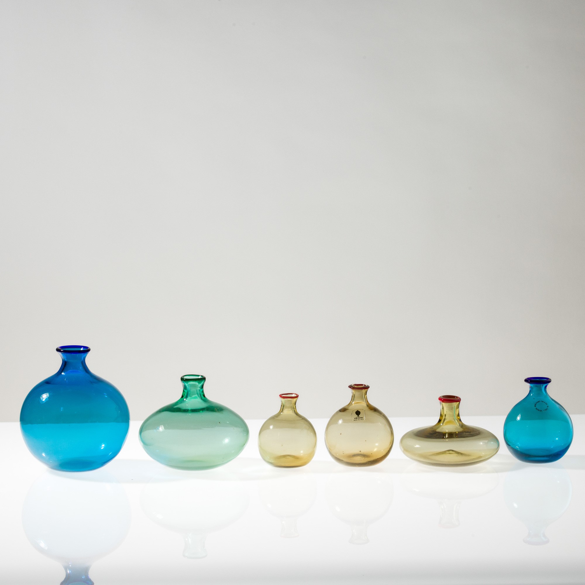 Venini, Sei vasetti globulari Monofiori in vetro soffiato (Murano, 1970-1985)