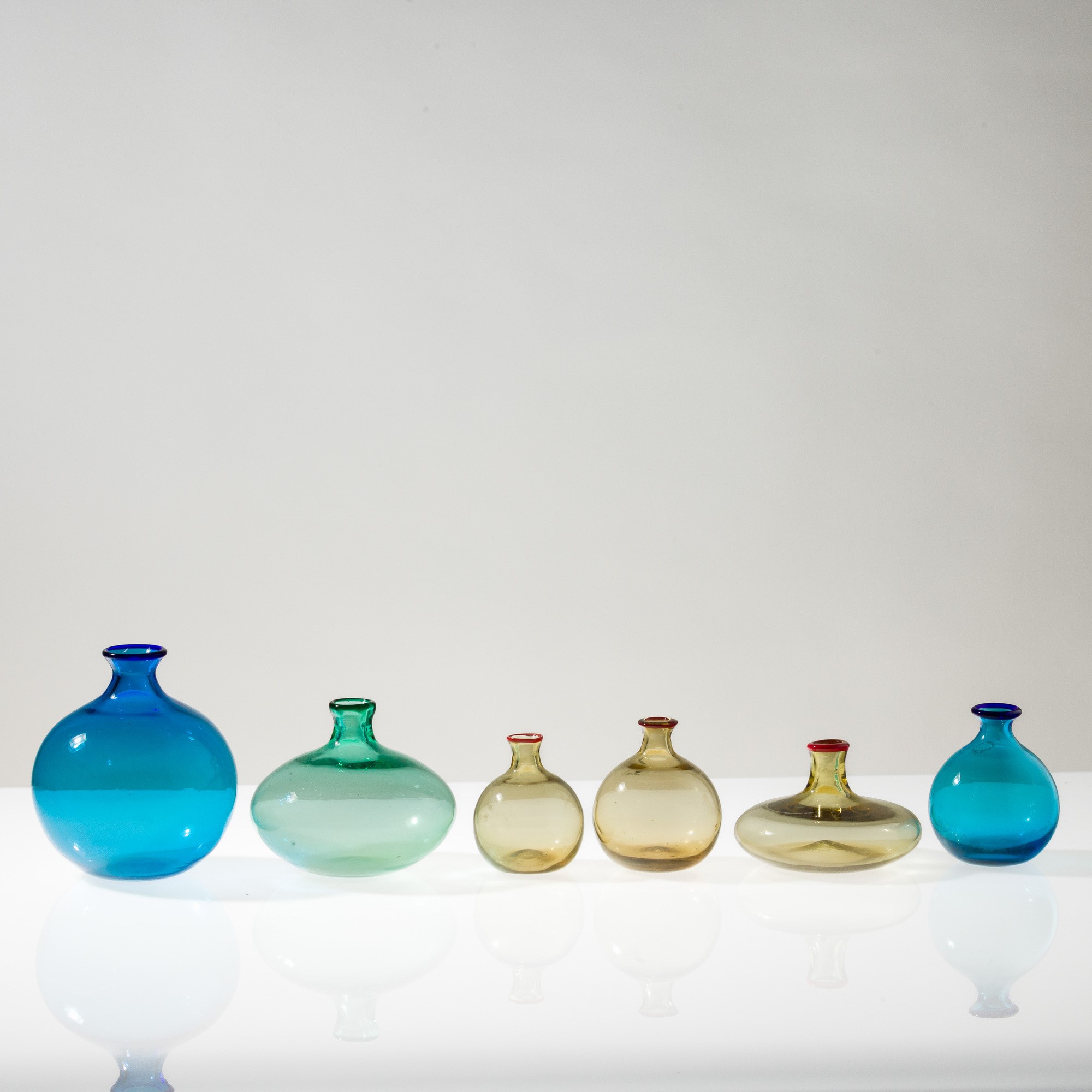 Venini, Sei vasetti globulari Monofiori in vetro soffiato (Murano, 1970-1985)