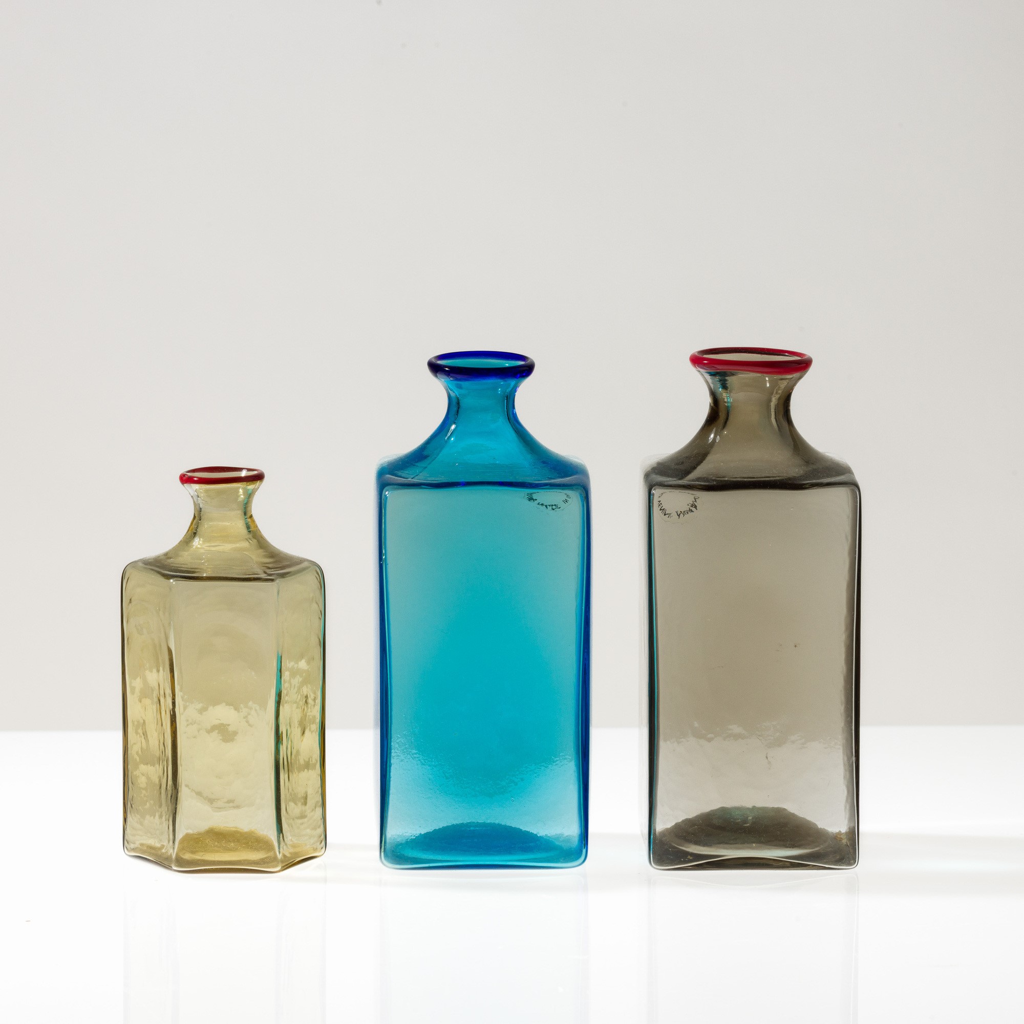 Venini, Trio di bottiglie in vetro soffiato, Murano, circa 1980