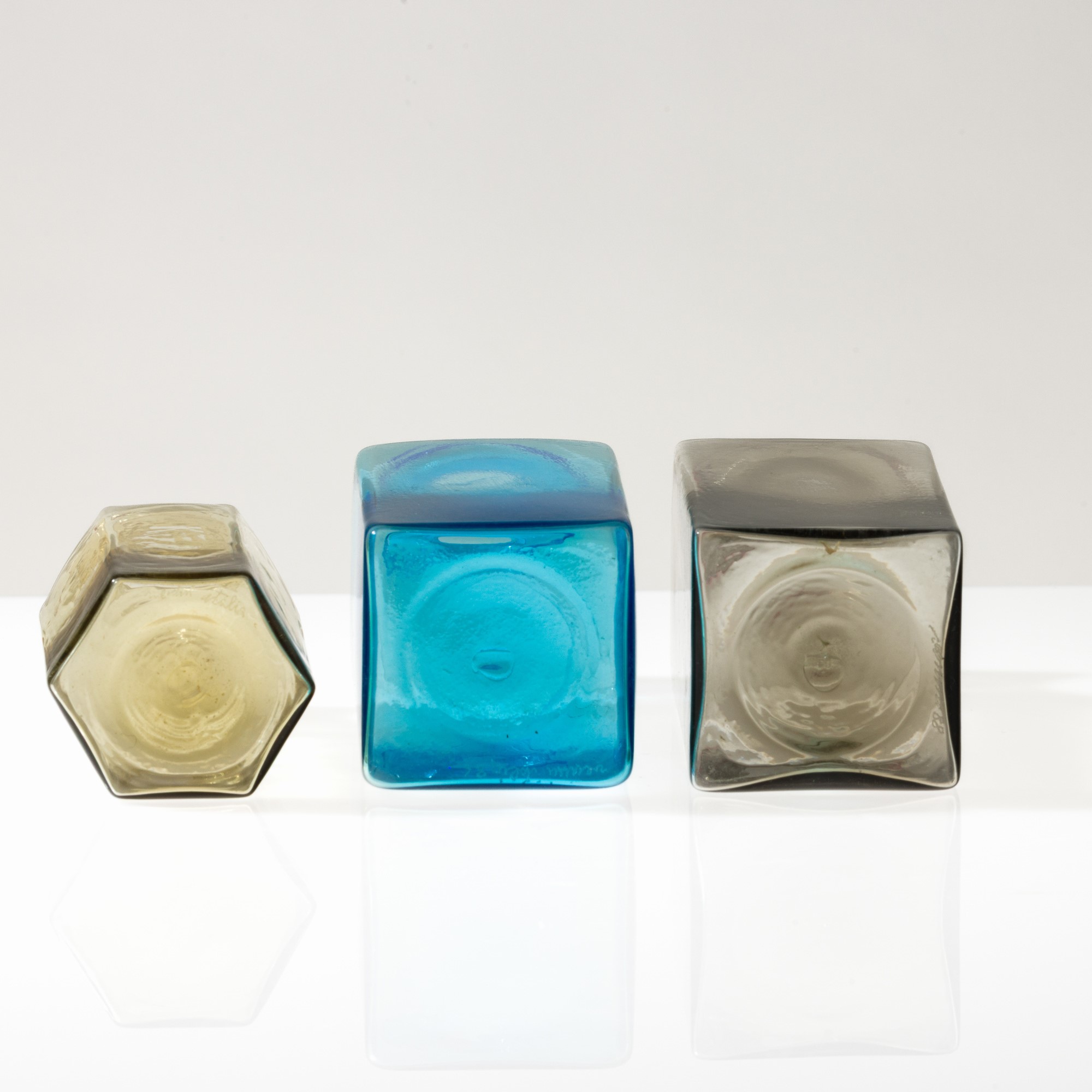 Venini, Trio di bottiglie in vetro soffiato, Murano, circa 1980