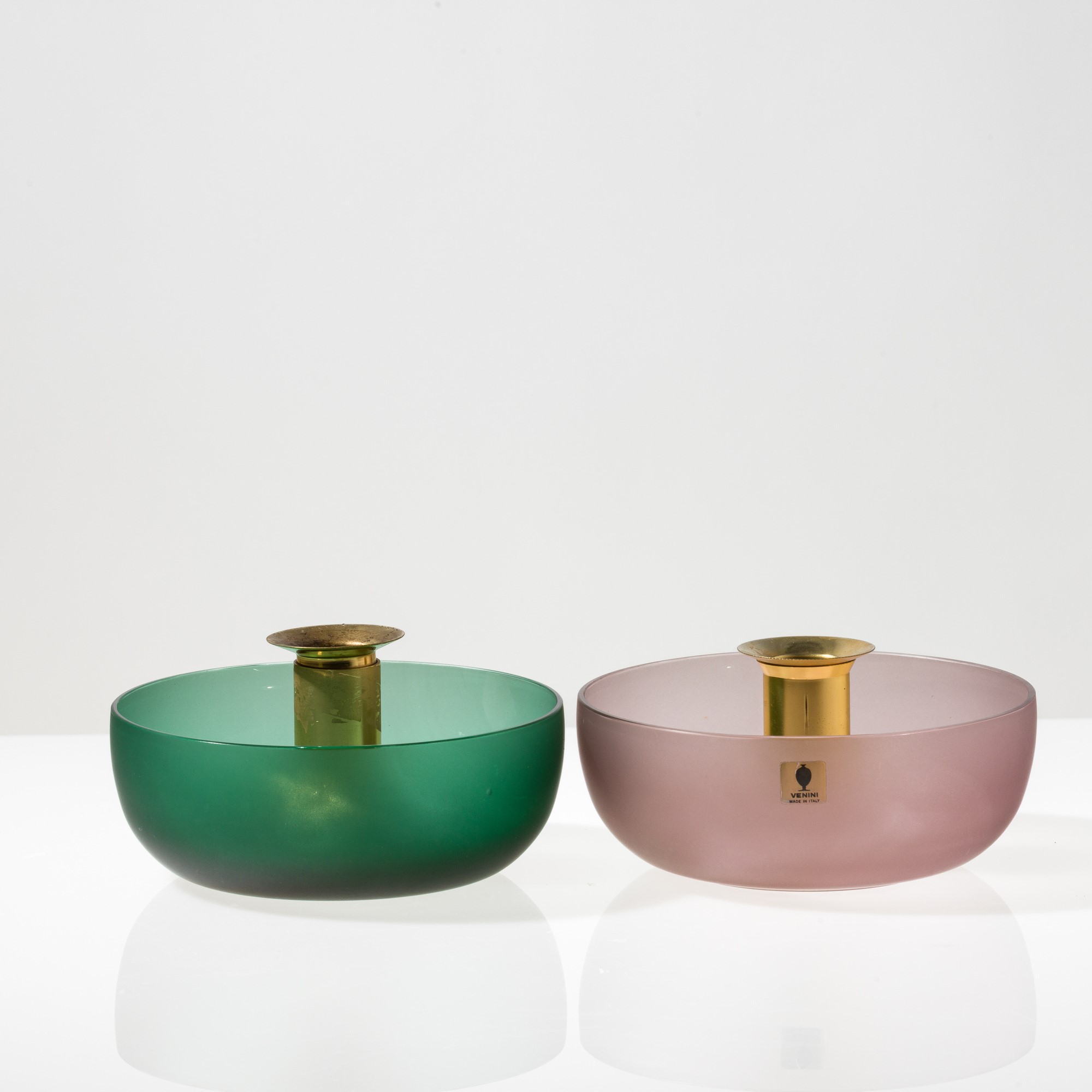 Venini, Coppia di portacandele in vetro sabbiato con montatura in ottone dorato, Murano 1979-1980