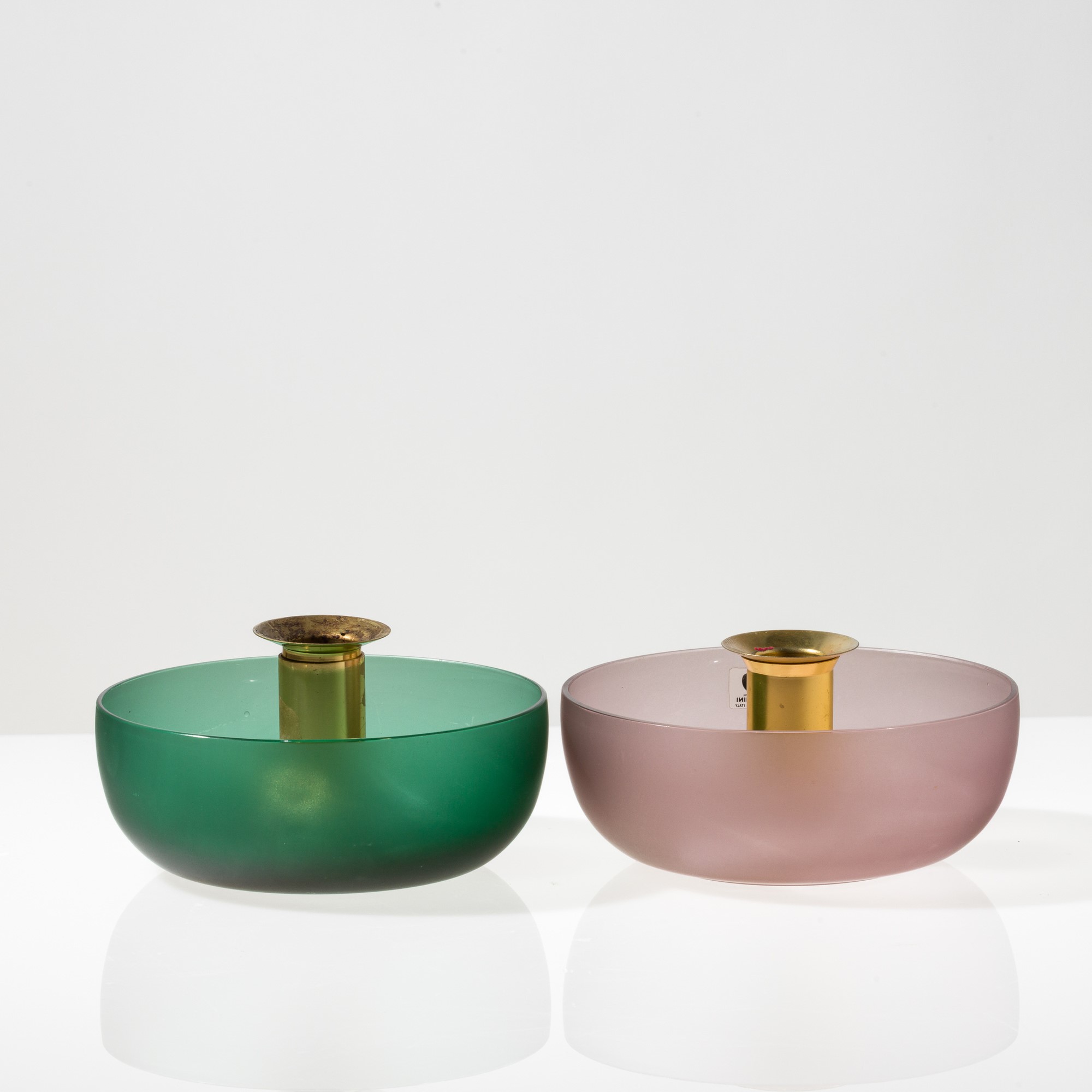 Venini, Coppia di portacandele in vetro sabbiato con montatura in ottone dorato, Murano 1979-1980