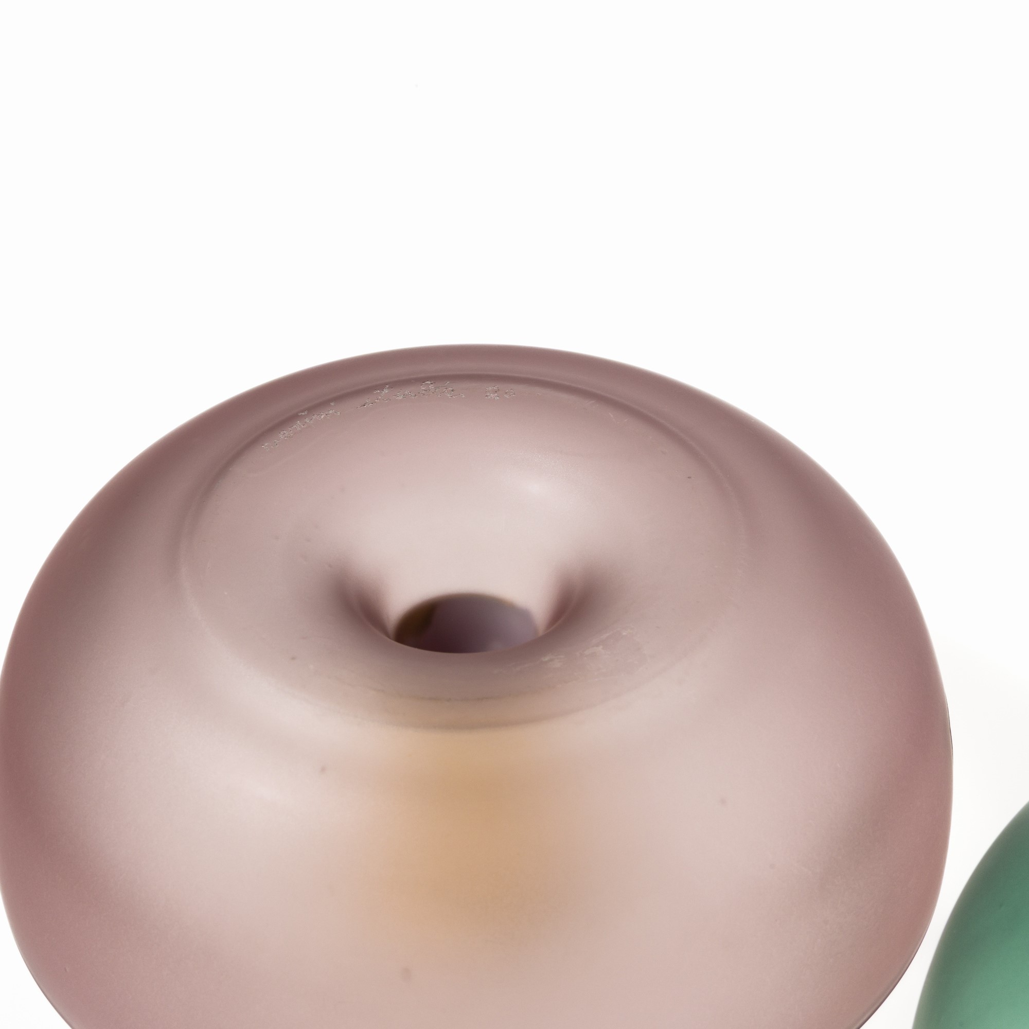 Venini, Coppia di portacandele in vetro sabbiato con montatura in ottone dorato, Murano 1979-1980