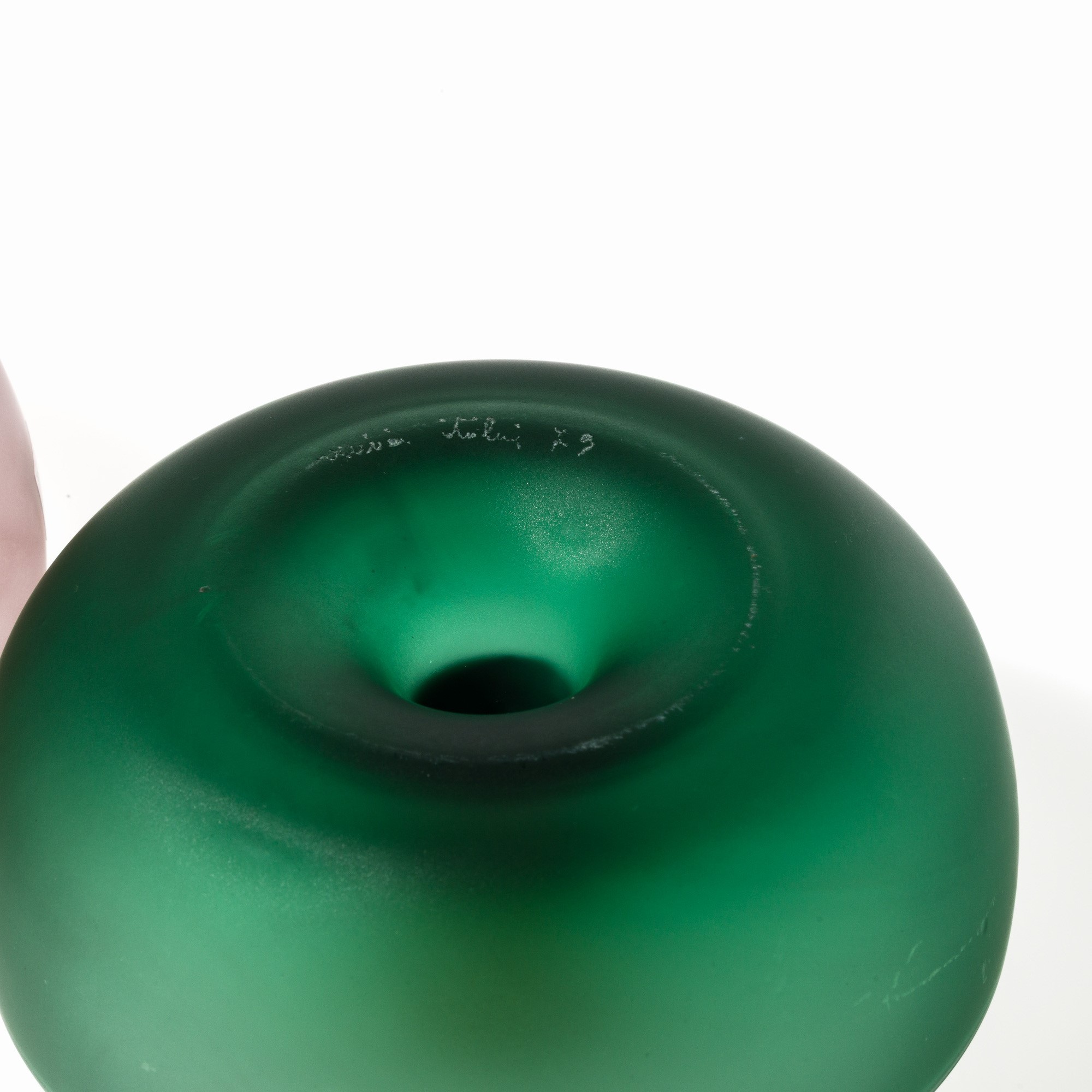 Venini, Coppia di portacandele in vetro sabbiato con montatura in ottone dorato, Murano 1979-1980