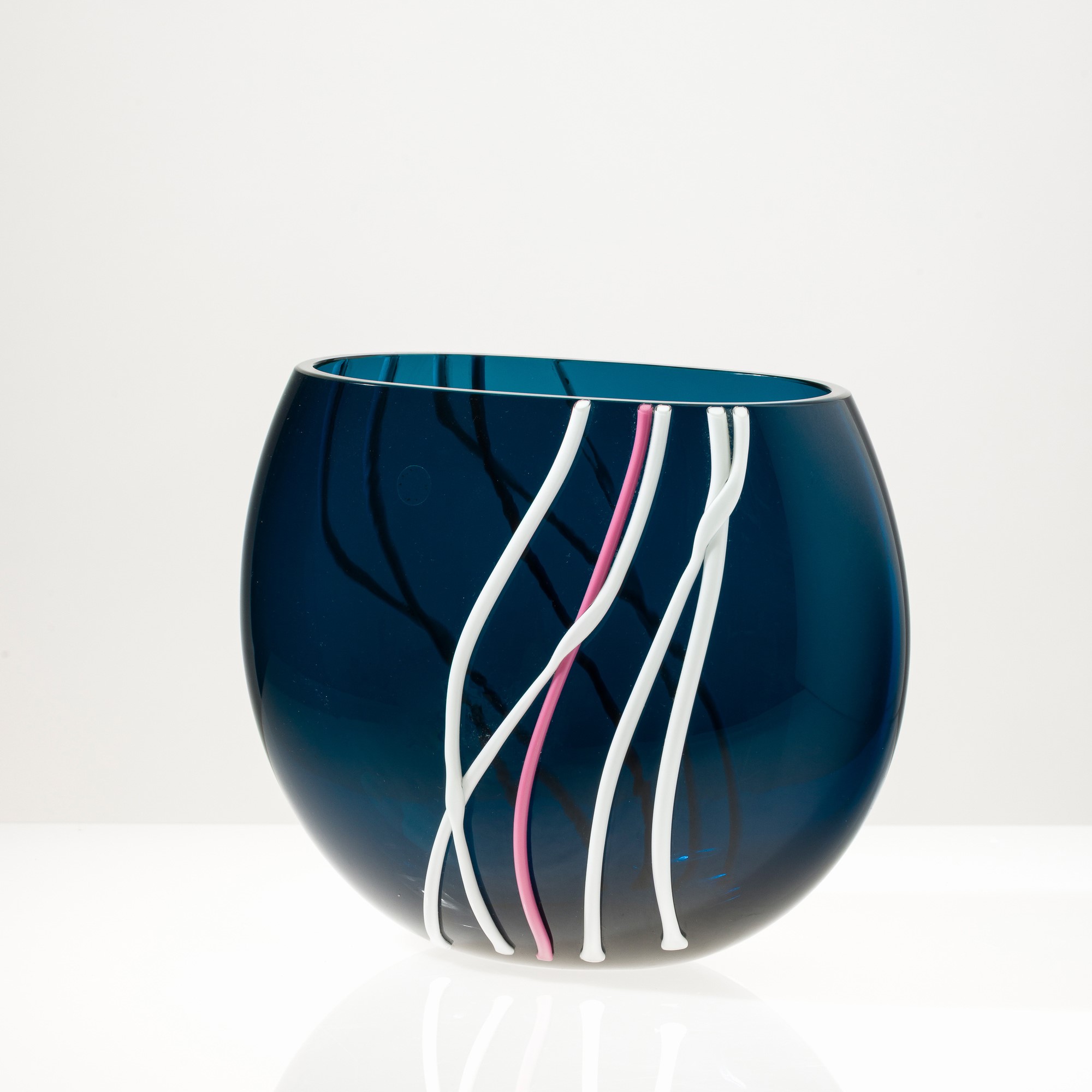 Gianni Versace - Vaso a sezione ovale in vetro soffiato con decoro di canne policrome