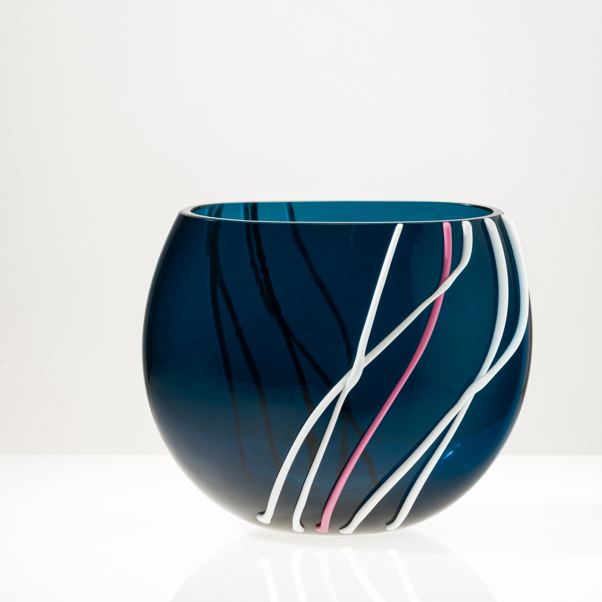 Gianni Versace - Vaso a sezione ovale in vetro soffiato con decoro di canne policrome