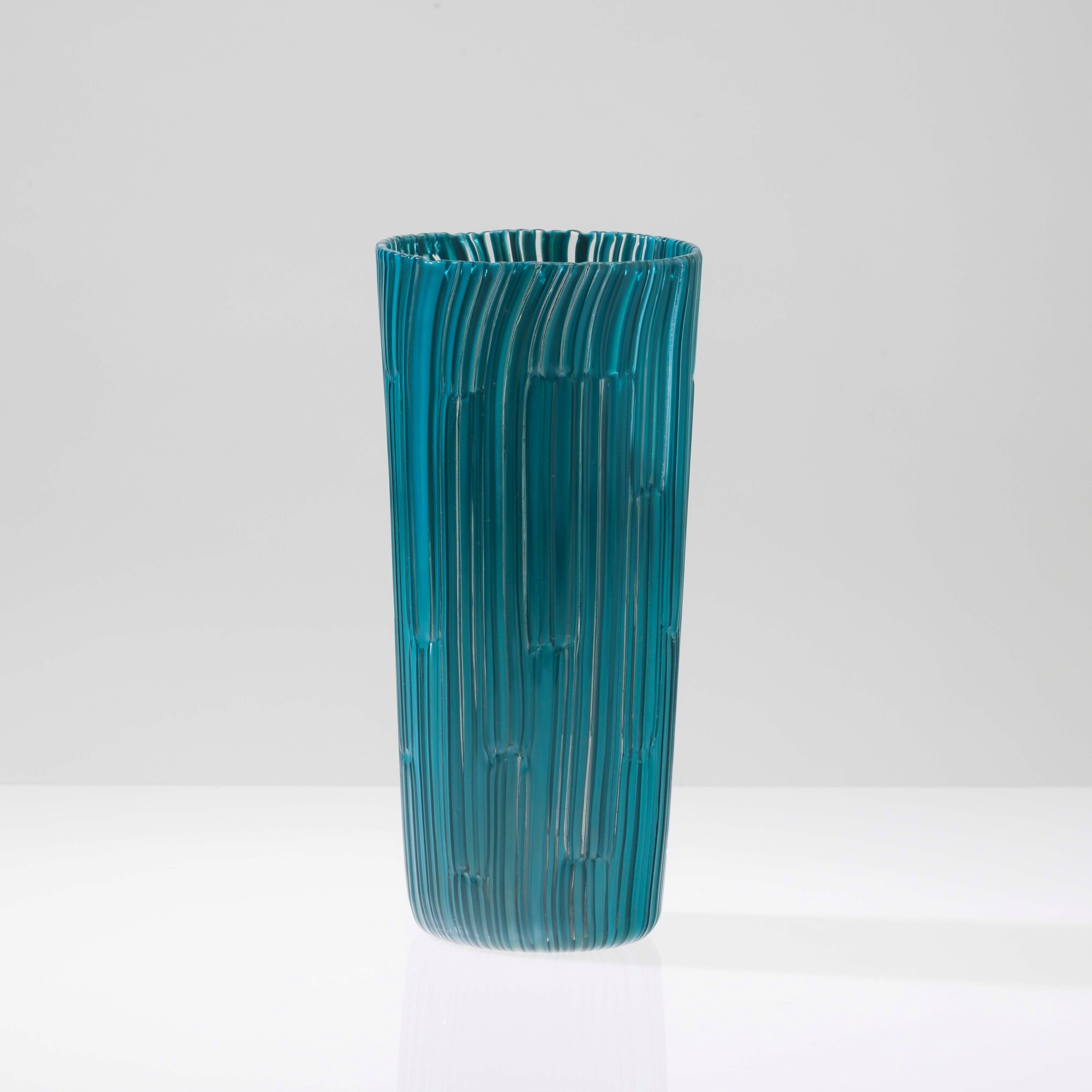 Venini, Vaso troncoconico in vetro soffiato, serie Pioggia, 1980