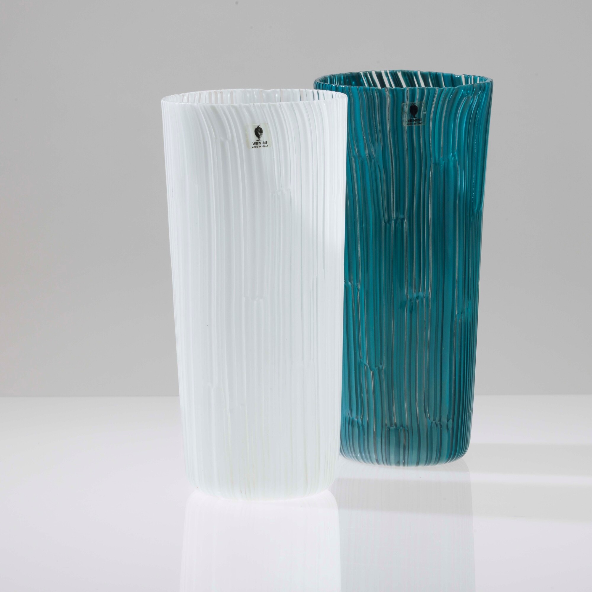 Venini, Vaso troncoconico in vetro soffiato, serie Pioggia, 1980