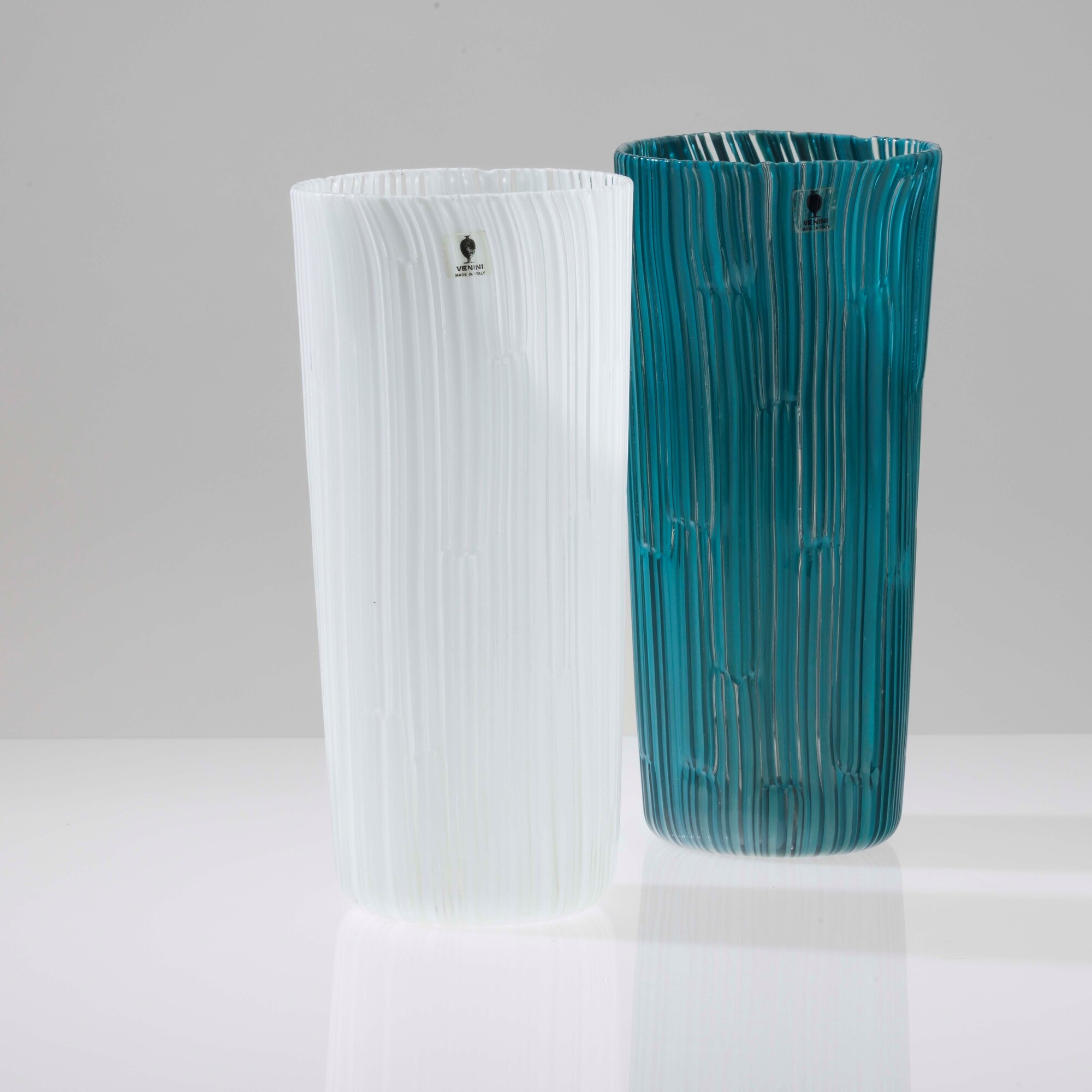 Venini, Vaso troncoconico in vetro soffiato, serie Pioggia, 1980