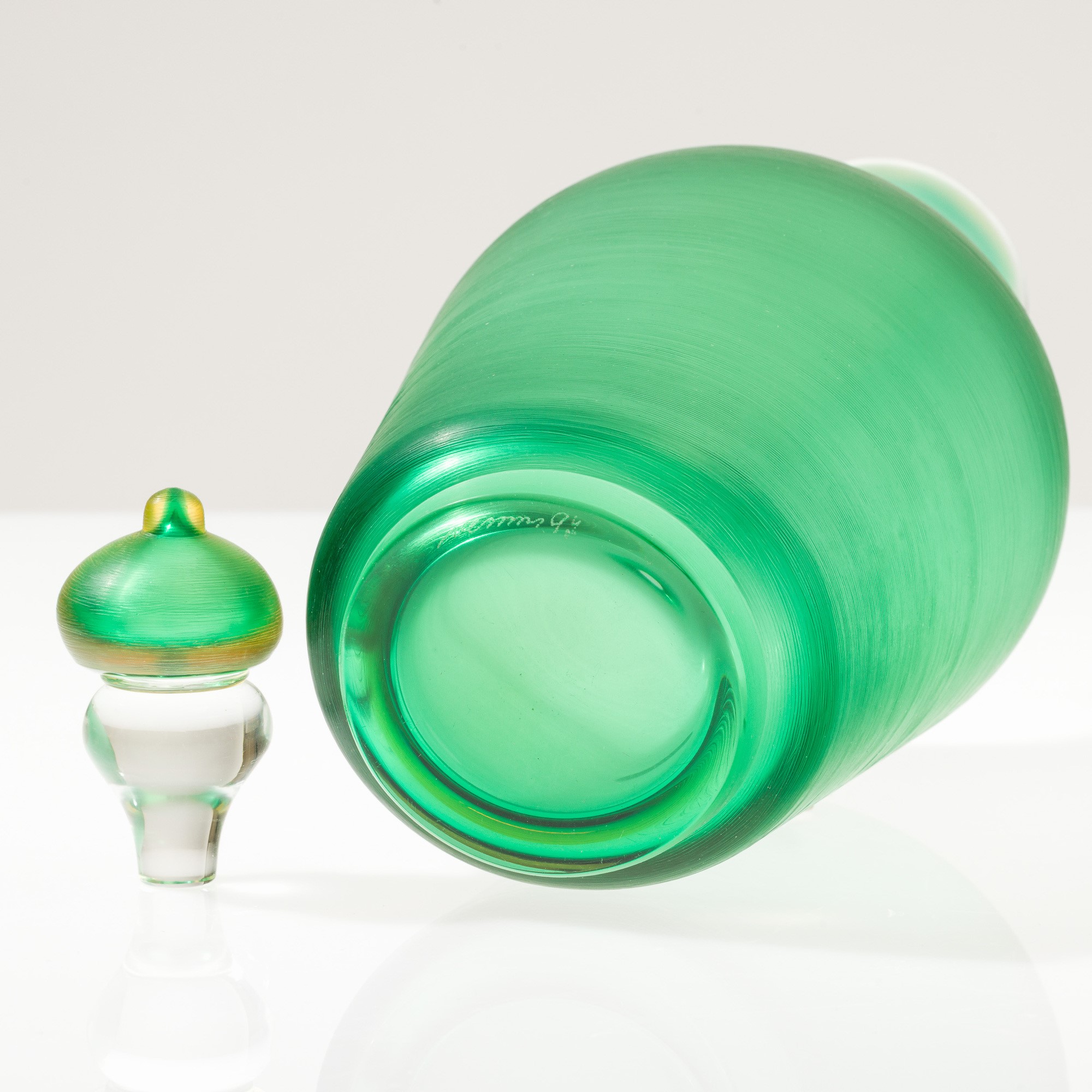 Paolo Venini - Bottiglia della serie Incisi con tappo a cipolla, Murano 1997