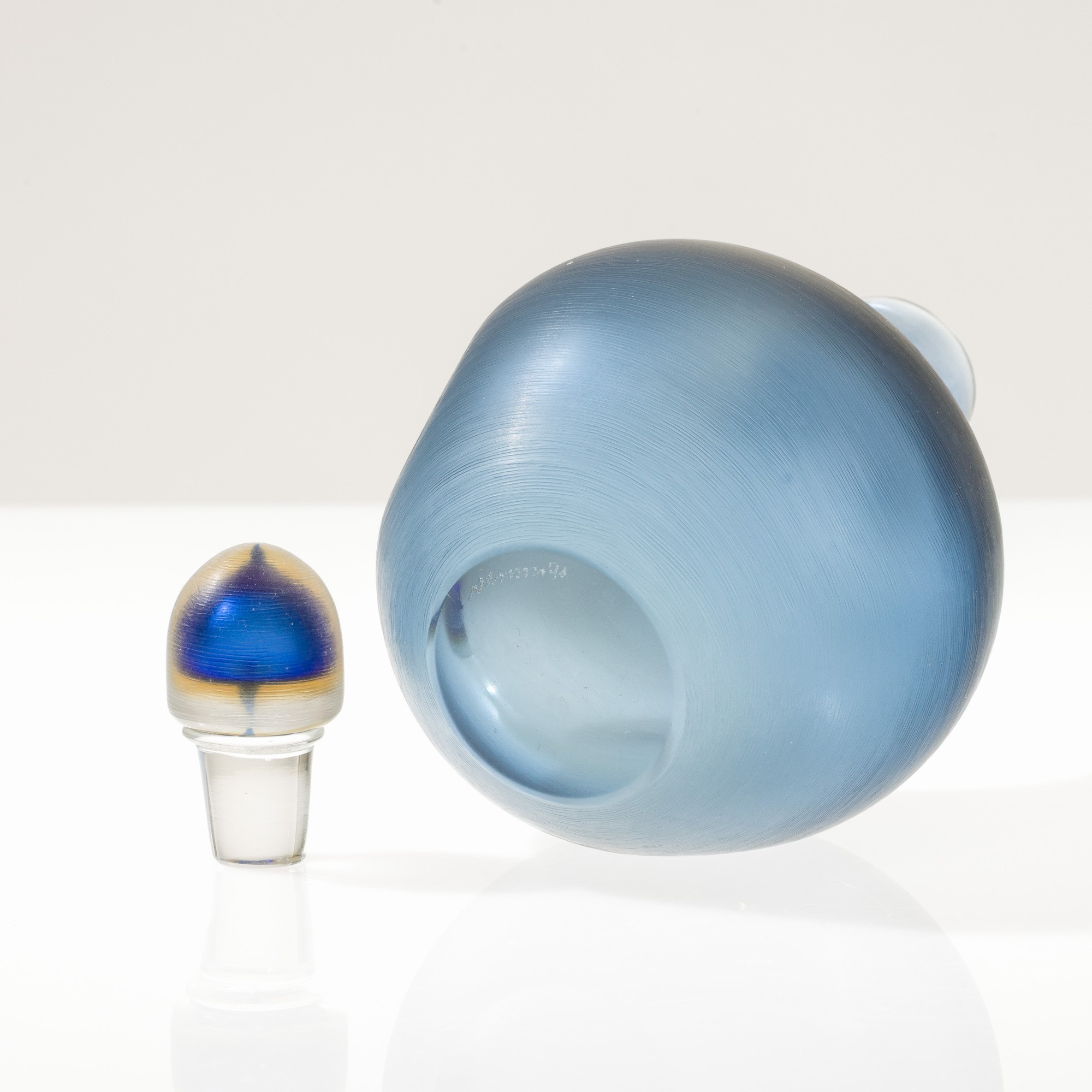 Paolo Venini - Bottiglia della serie Incisi in vetro sommerso 1991
