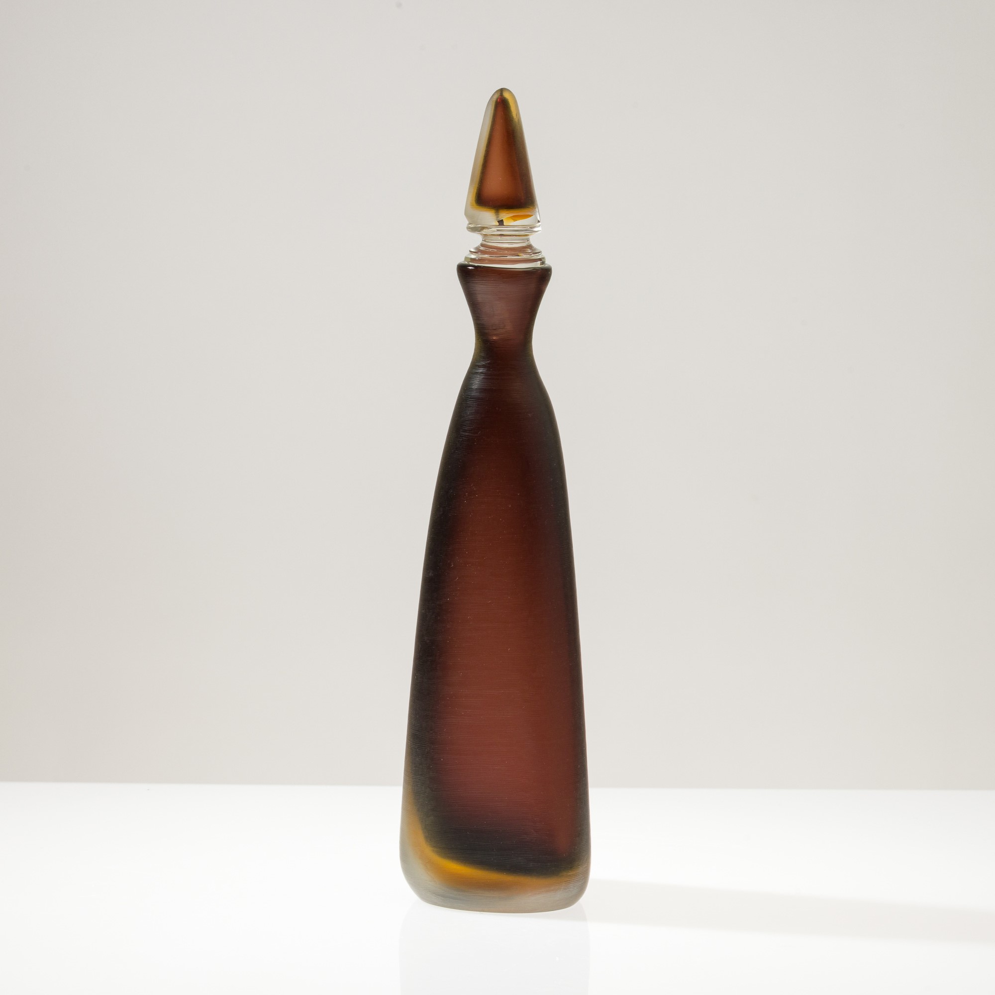 Paolo Venini - Bottiglia della serie Incisi, Murano 1994, vetro sommerso a due colori