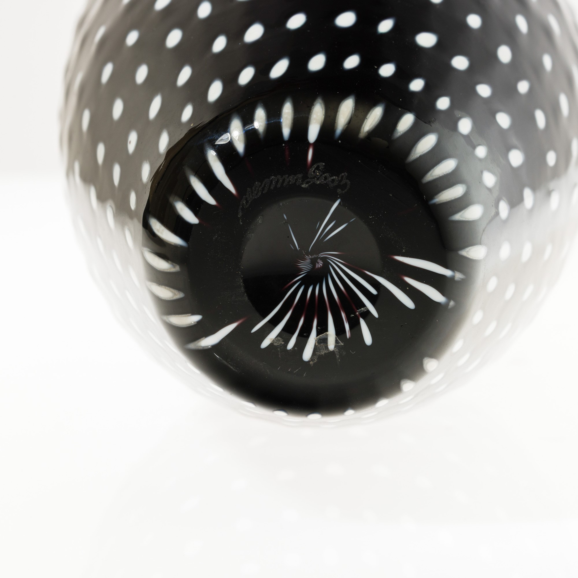 Venini, Vaso della serie Punti in vetro soffiato con decoro di murrine, Murano 2003