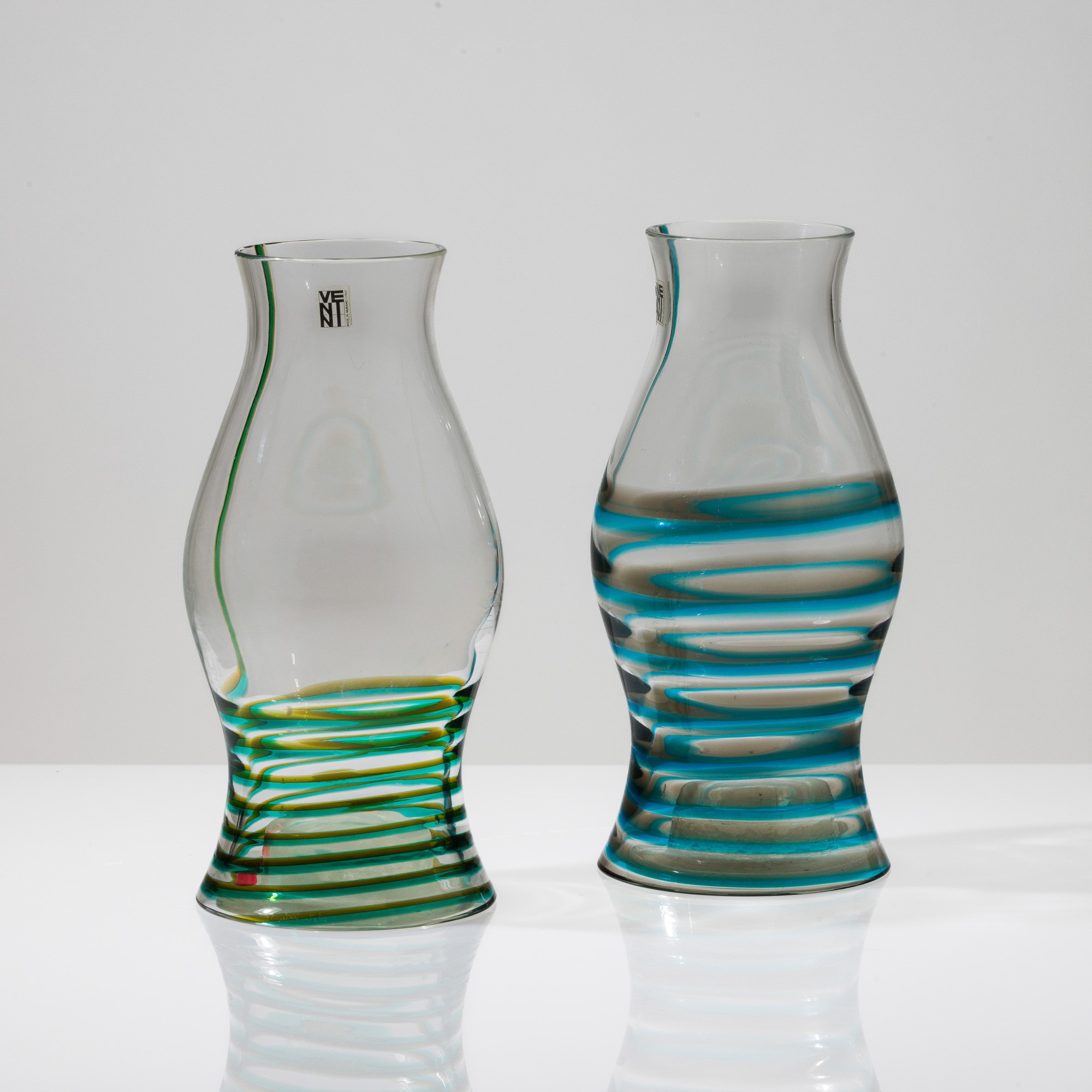 Venini, Coppia di lampade da tempesta serie Bifilo in vetro soffiato, Murano, 1970 circa