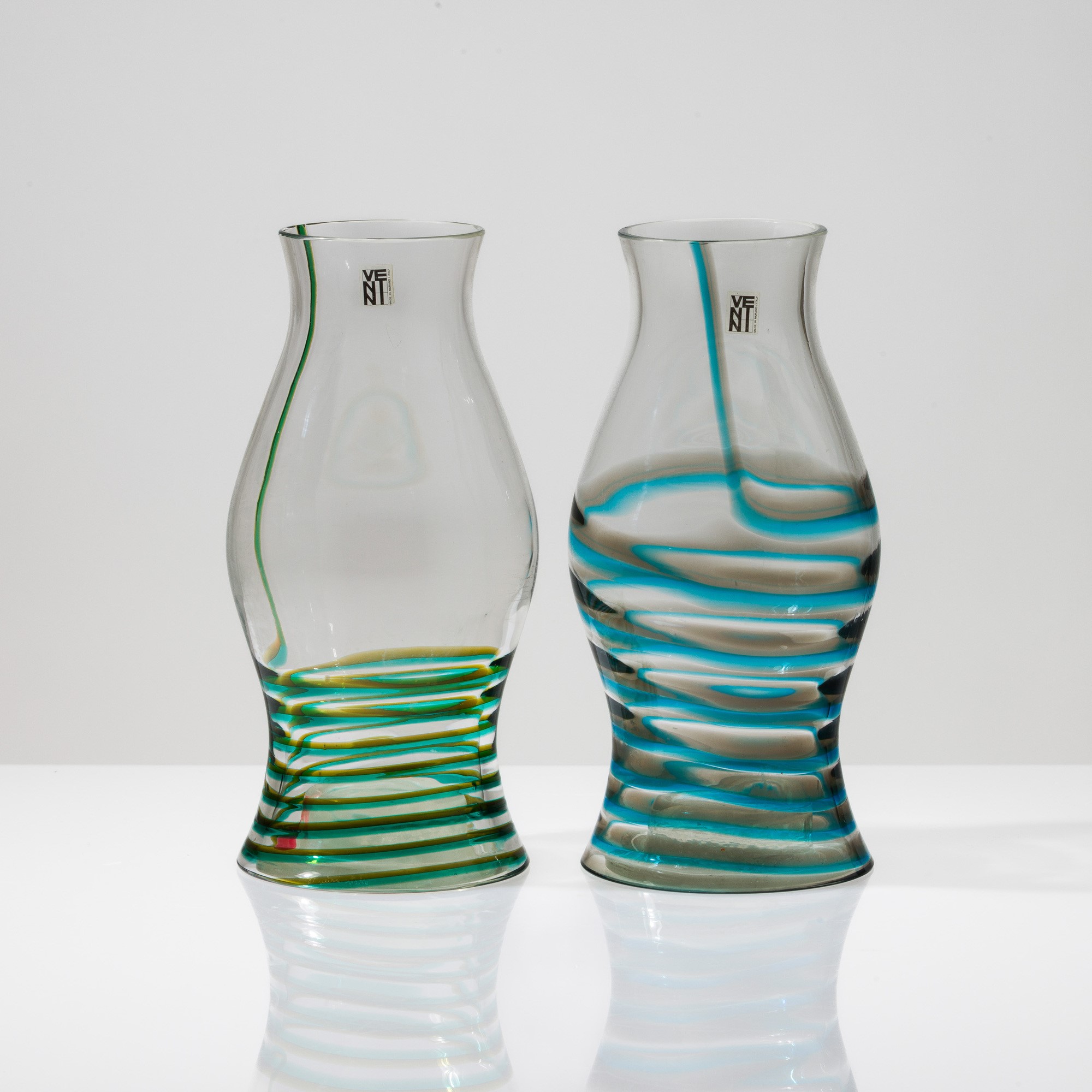 Venini, Coppia di lampade da tempesta serie Bifilo in vetro soffiato, Murano, 1970 circa