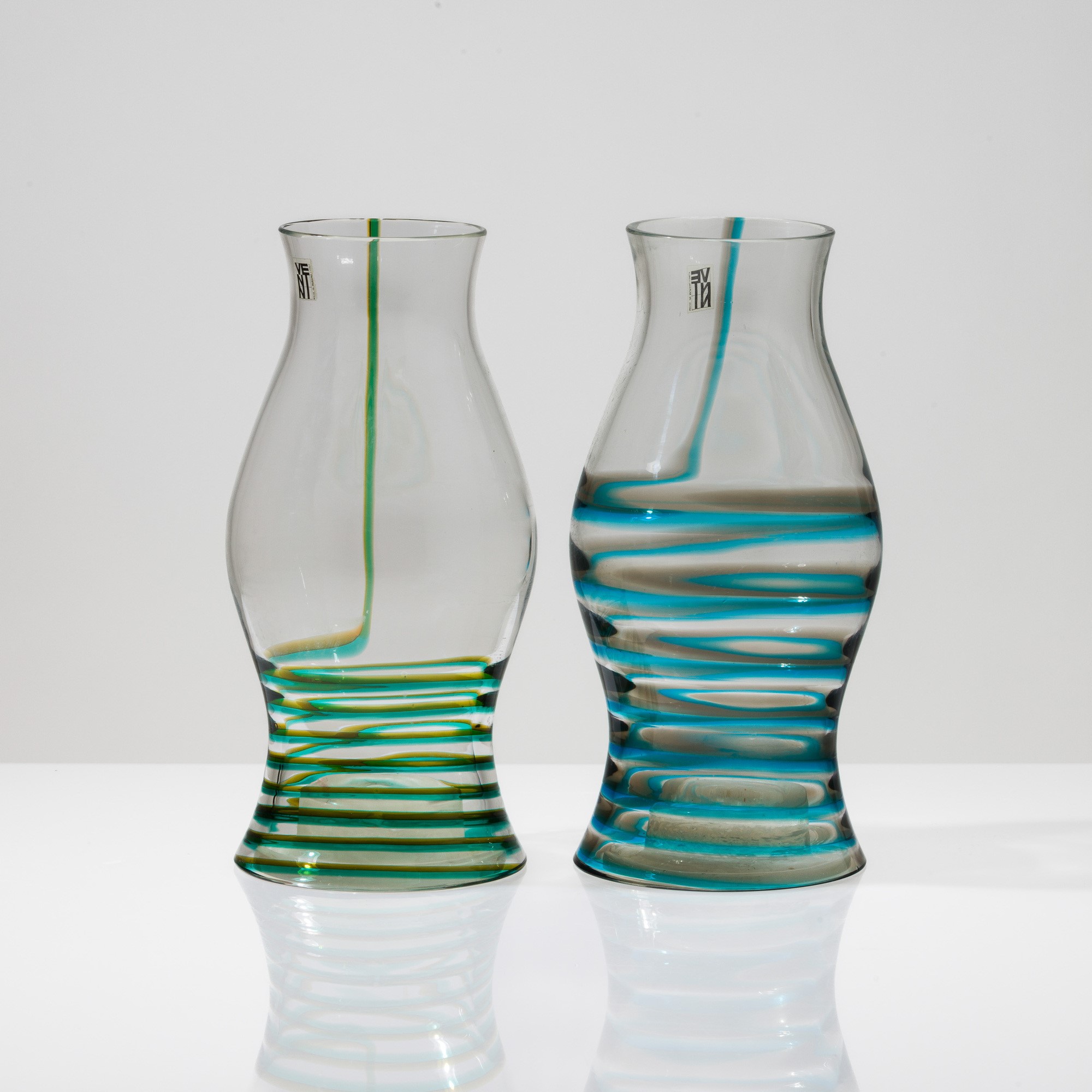 Venini, Coppia di lampade da tempesta serie Bifilo in vetro soffiato, Murano, 1970 circa