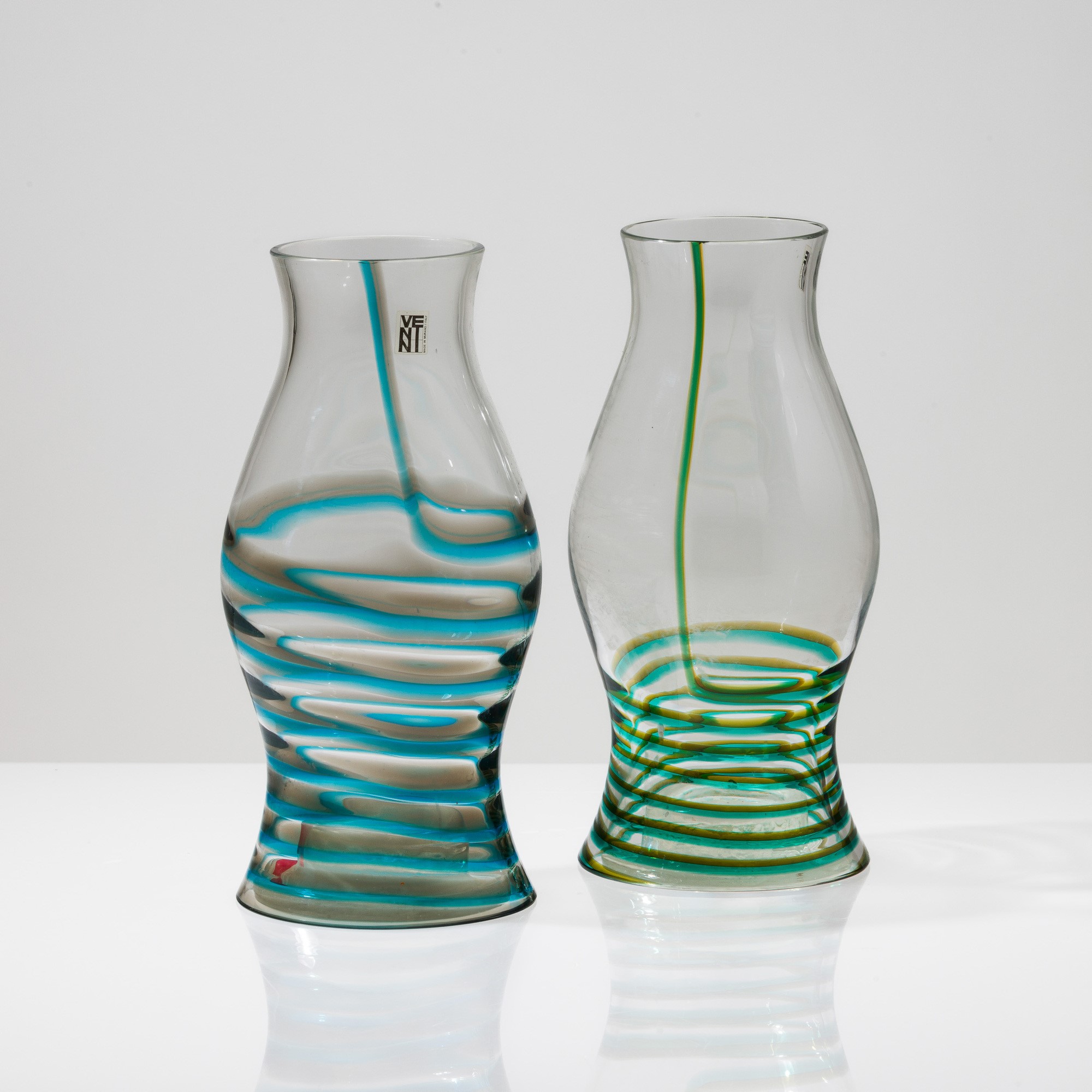 Venini, Coppia di lampade da tempesta serie Bifilo in vetro soffiato, Murano, 1970 circa