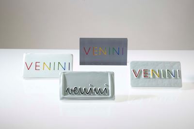 Venini, Lotto di quattro placche pubblicitarie in vetro lattimo e plexiglass, cm 16x9
