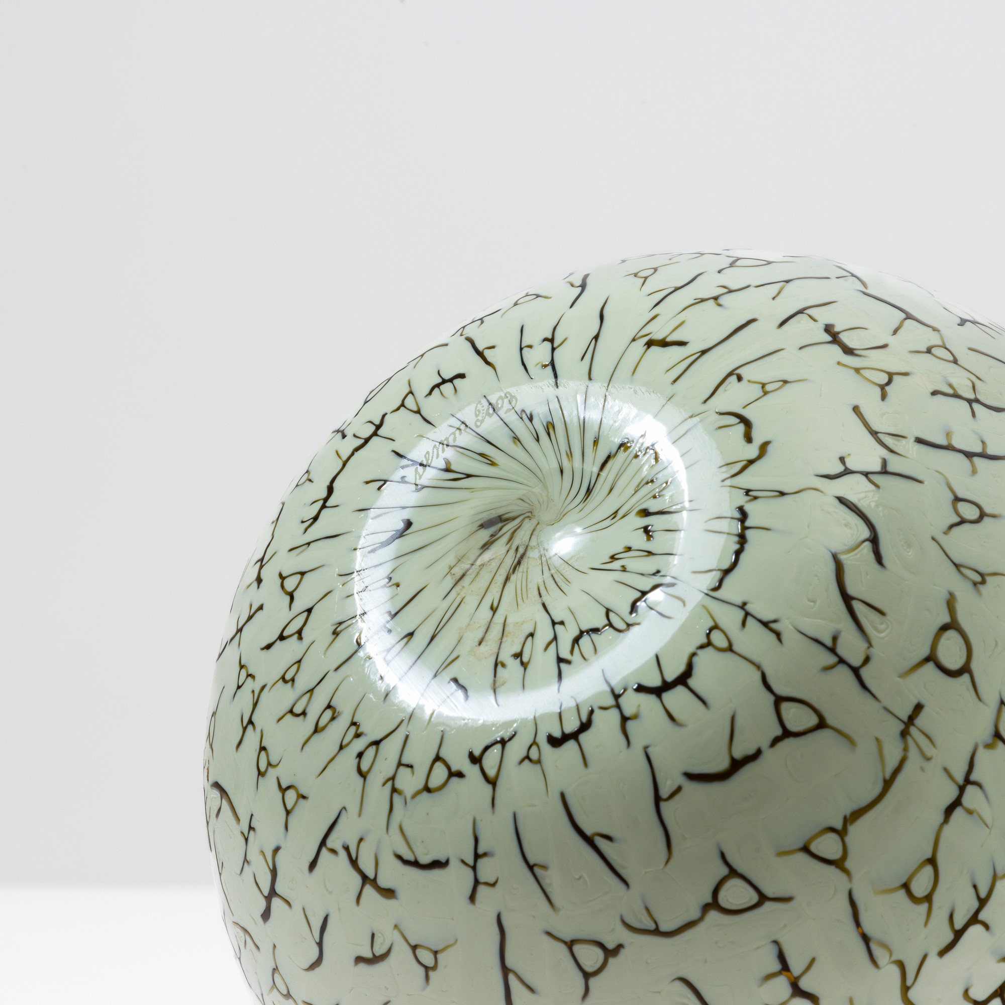 Alessandro Diaz De Santillana - Vaso globulare Coccio in vetro soffiato con murrine avorio e tea,...