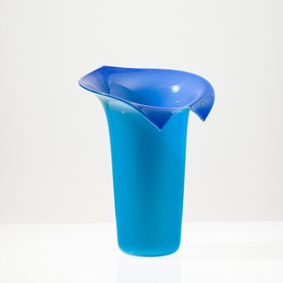 Vaso Calla in vetro soffiato opalino, Murano 2002