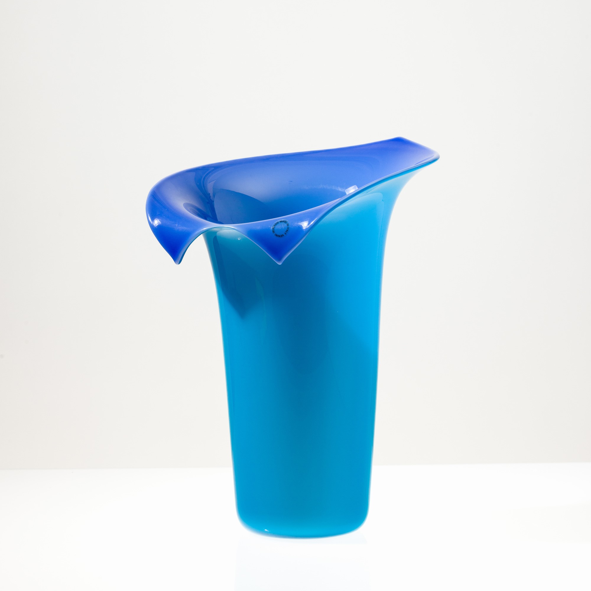 Tyra Lundgren - Vaso Calla in vetro soffiato opalino, Murano 2002