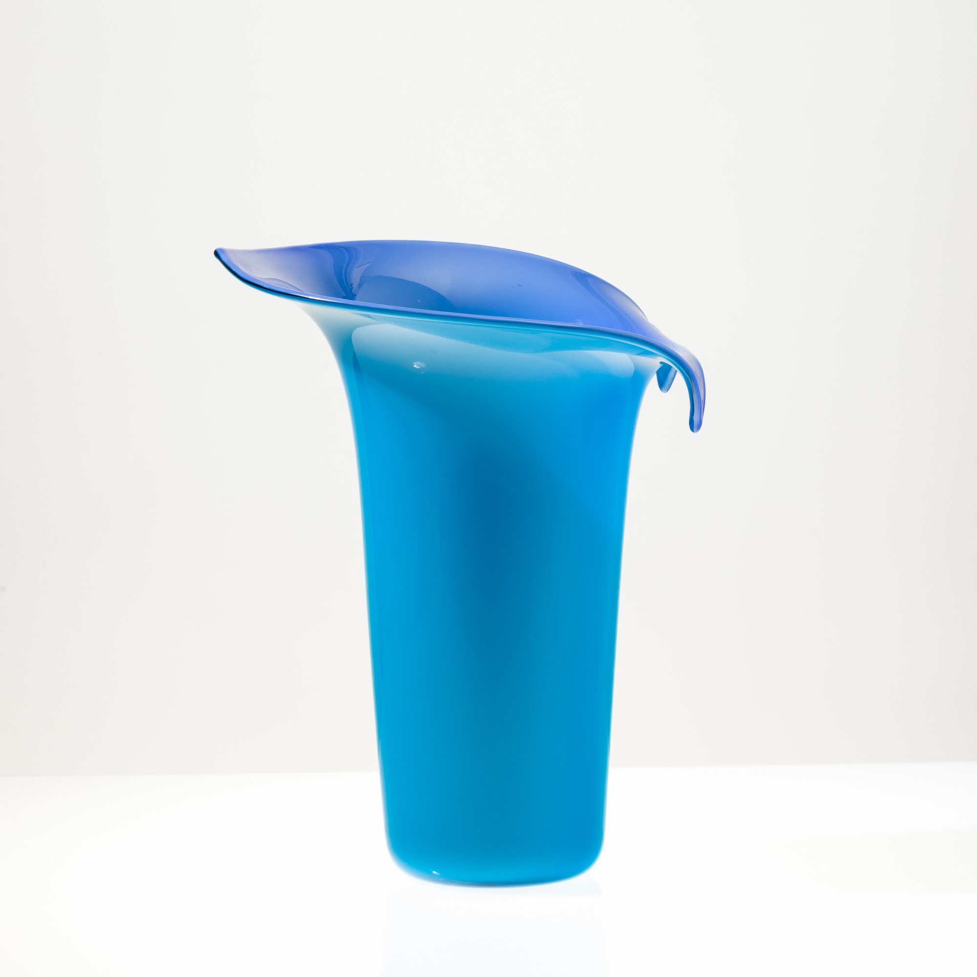 Tyra Lundgren - Vaso Calla in vetro soffiato opalino, Murano 2002