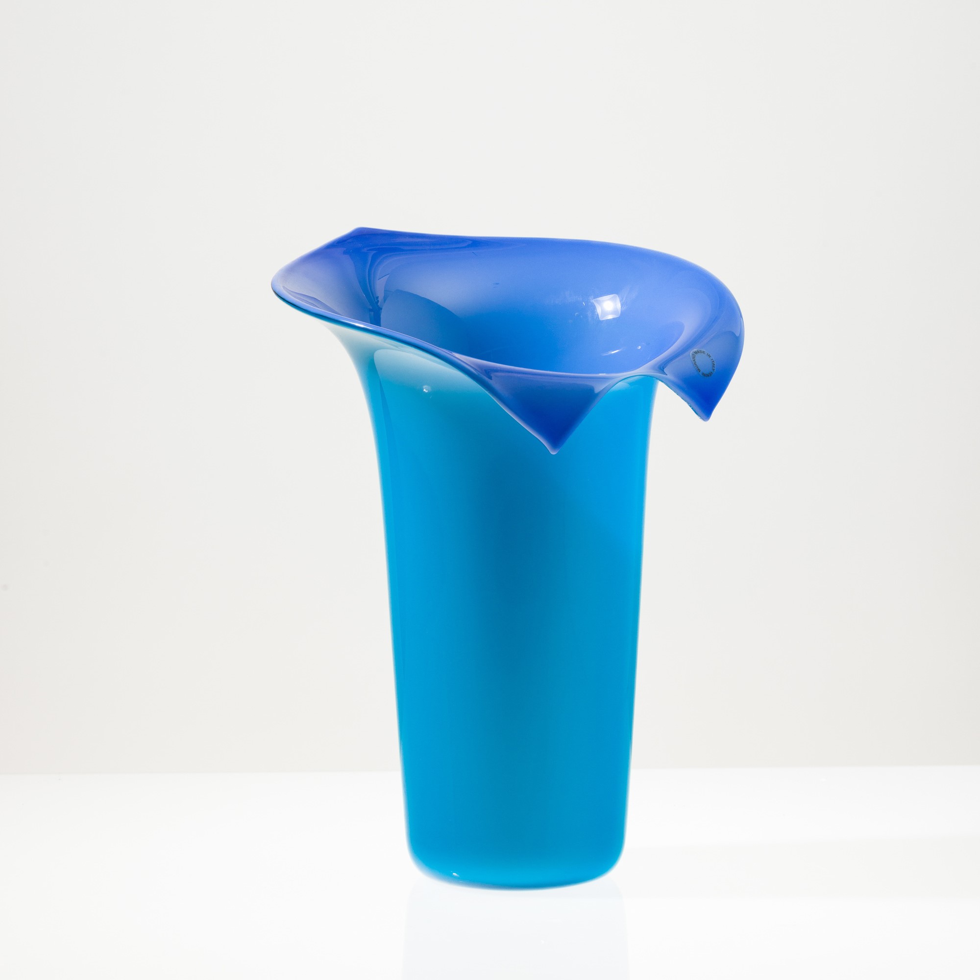 Tyra Lundgren - Vaso Calla in vetro soffiato opalino, Murano 2002