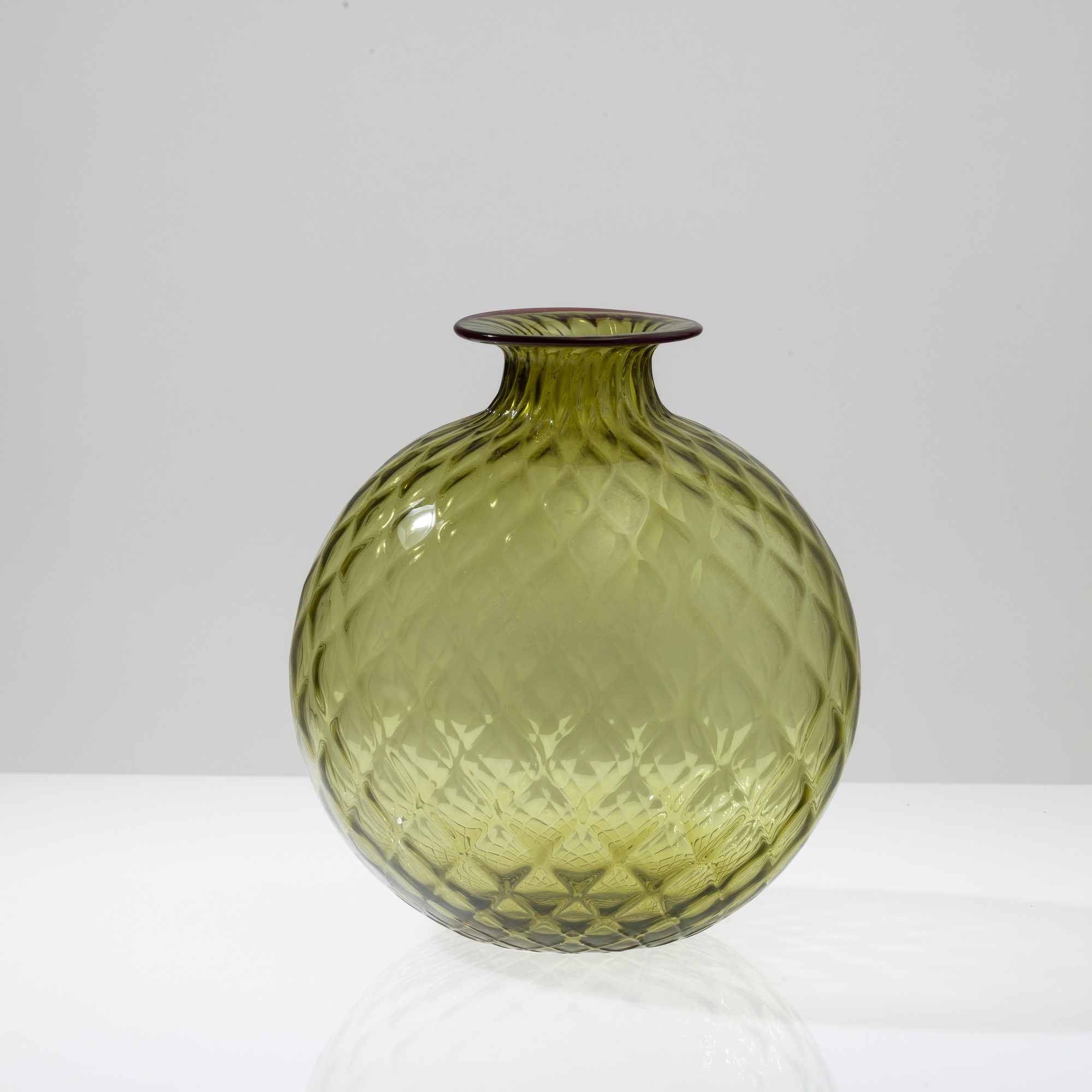 Venini, Vaso Balloton in vetro soffiato paglierino, Murano 2017