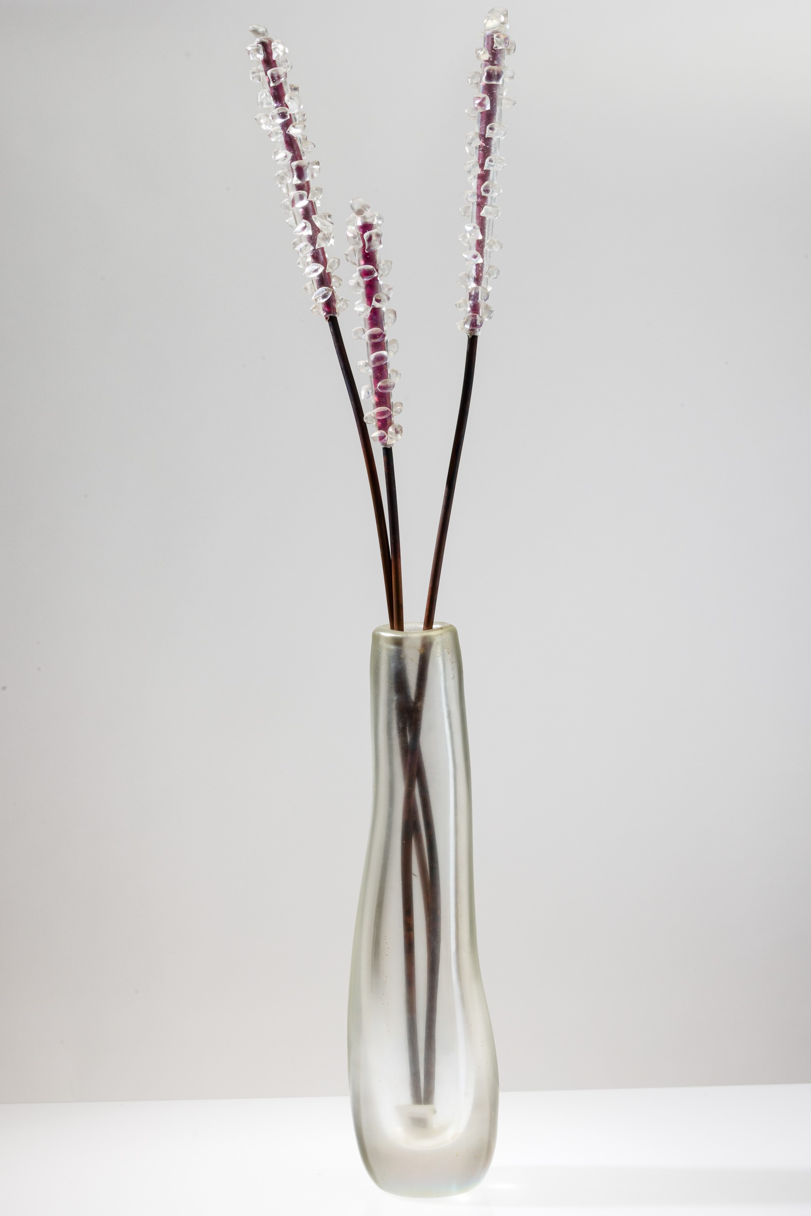 Giorgio Vigna - Vaso Fuochi Iridati con tre fiori, vetro pesante e rame, Murano 2009