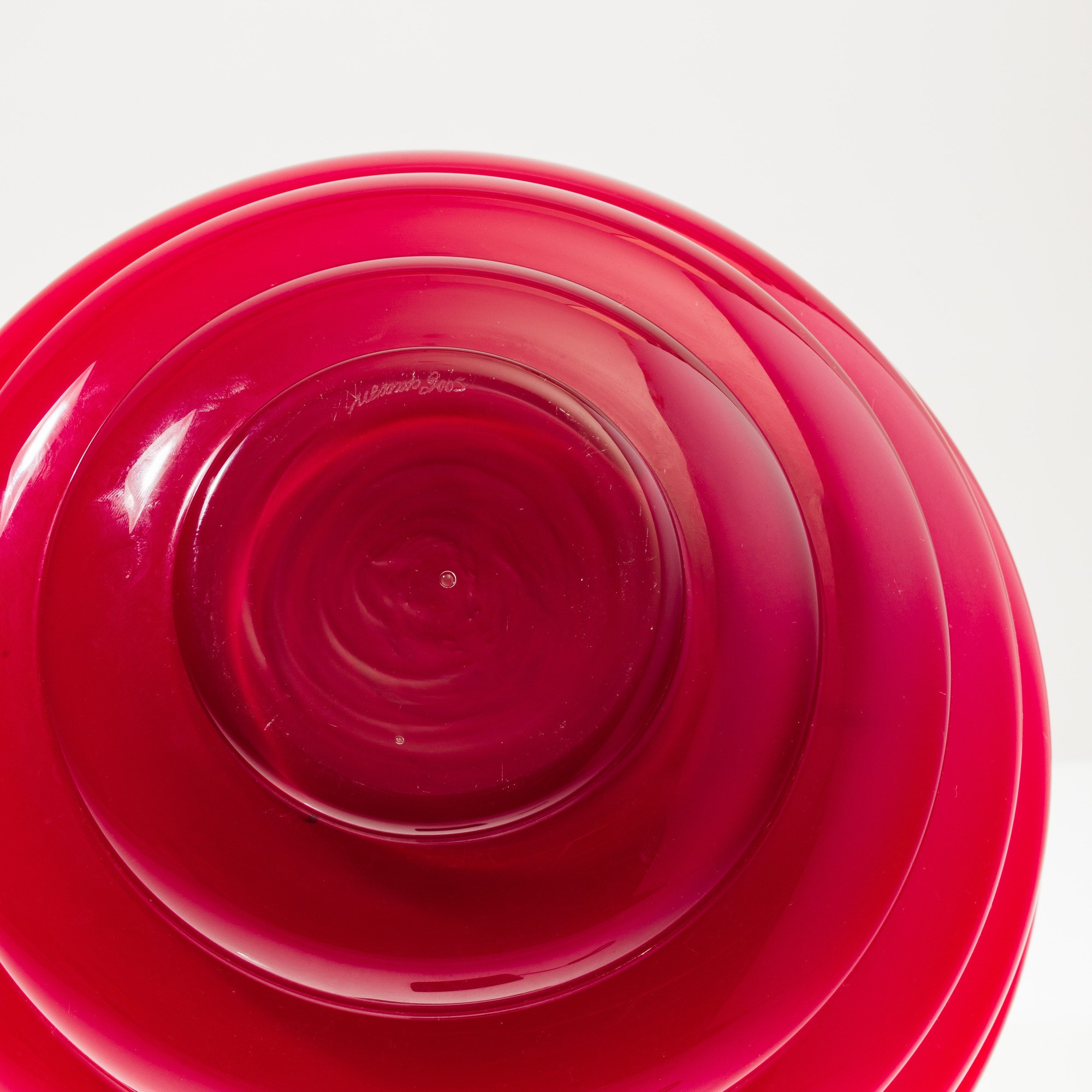 Carlo Scarpa - Vaso Deco sferico in vetro soffiato opalino rosso, Murano 2005