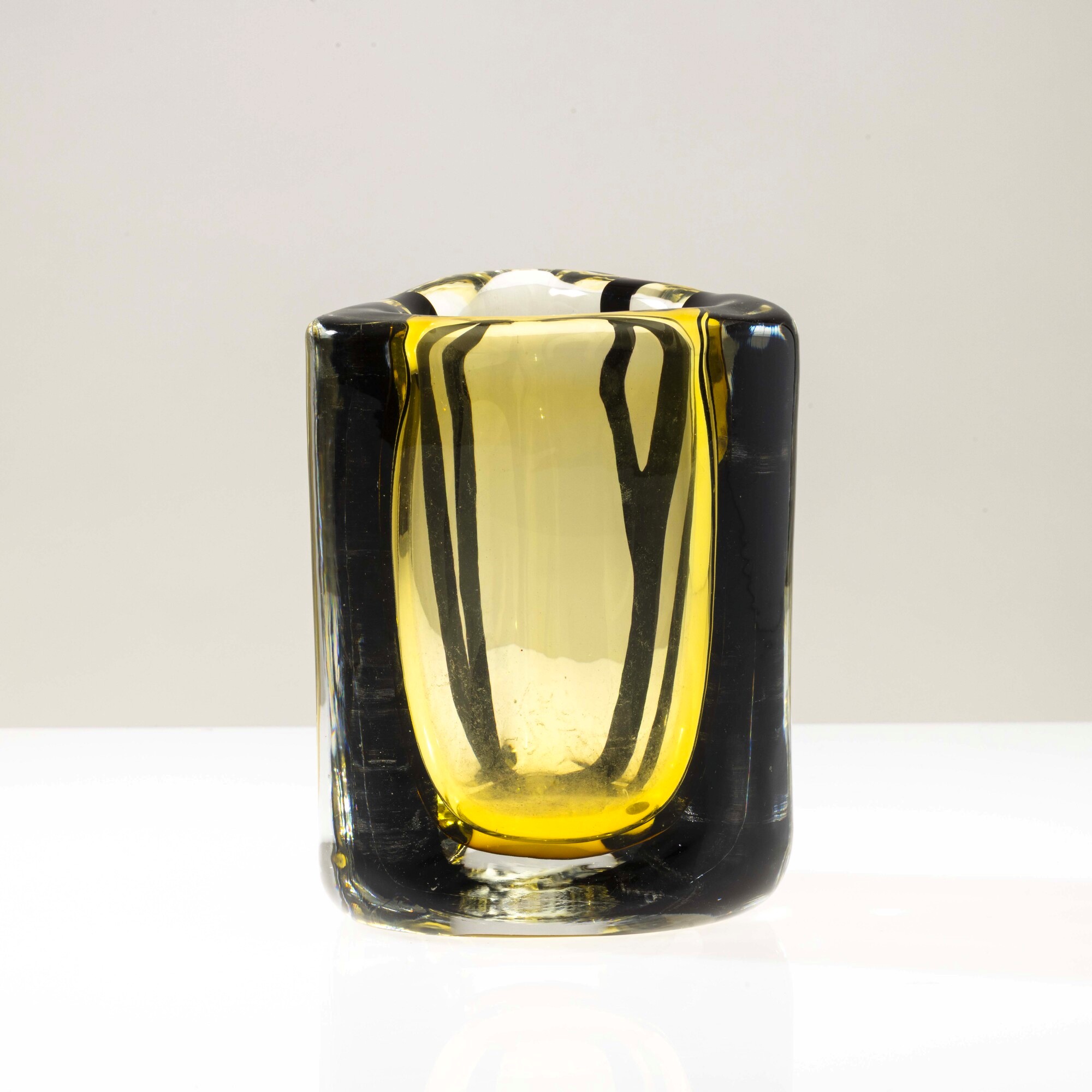 Peter Marino - Vaso Black Belt in vetro sommerso ambra