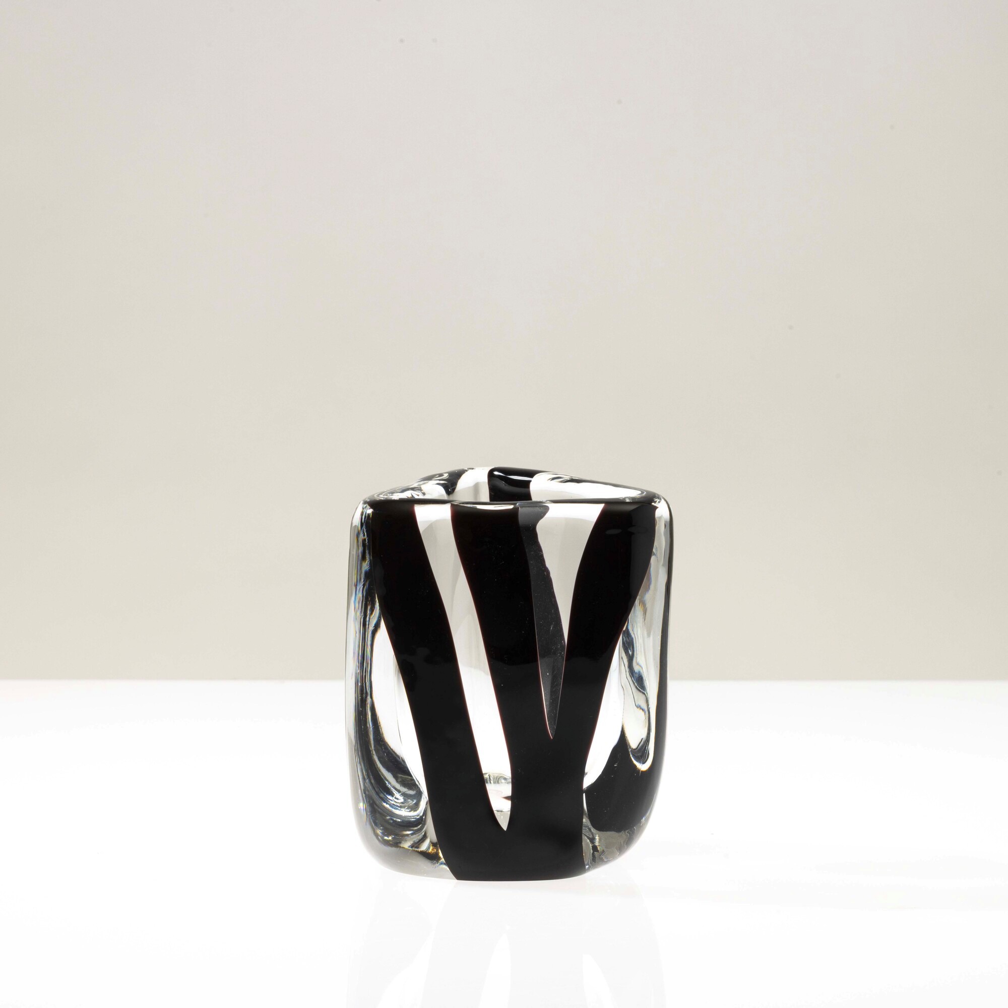 Peter Marino - Vaso Black Belt in vetro cristallo, 2018