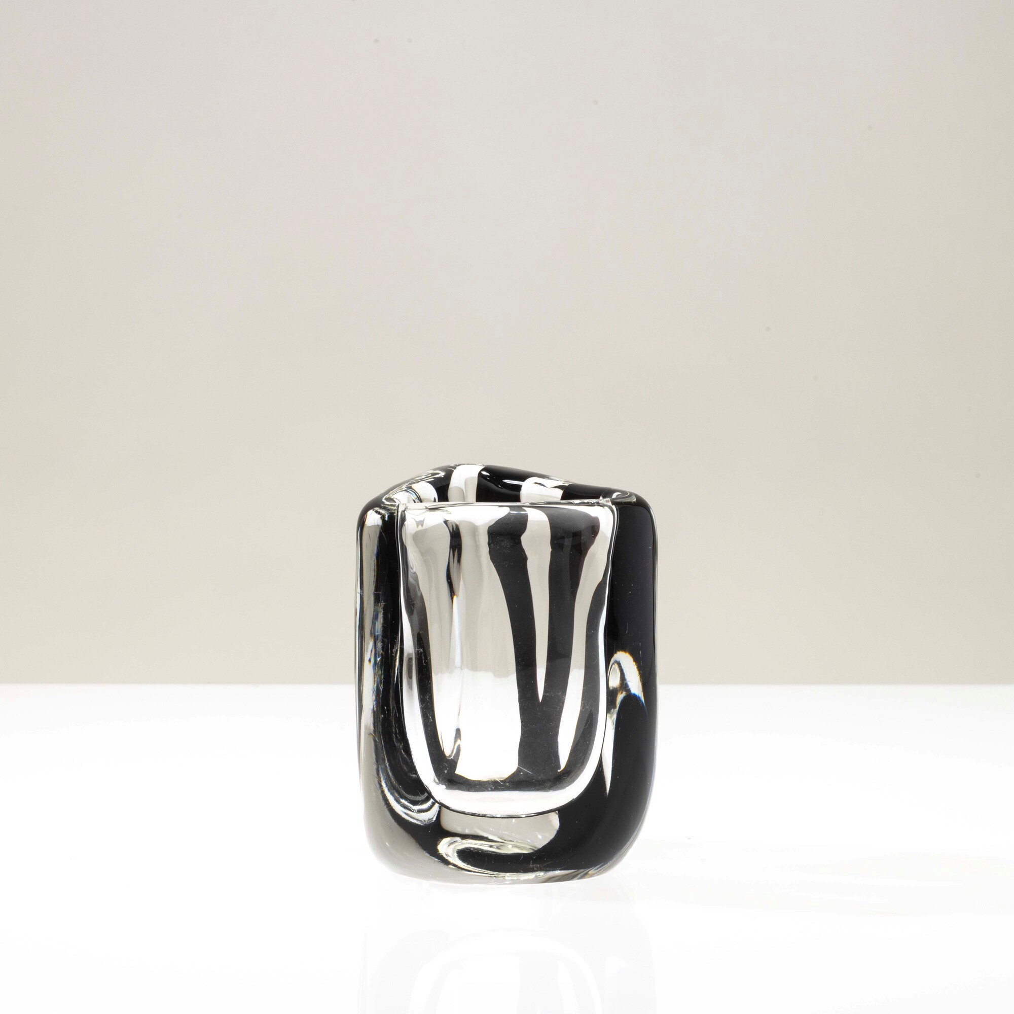 Peter Marino - Vaso Black Belt in vetro cristallo, 2018