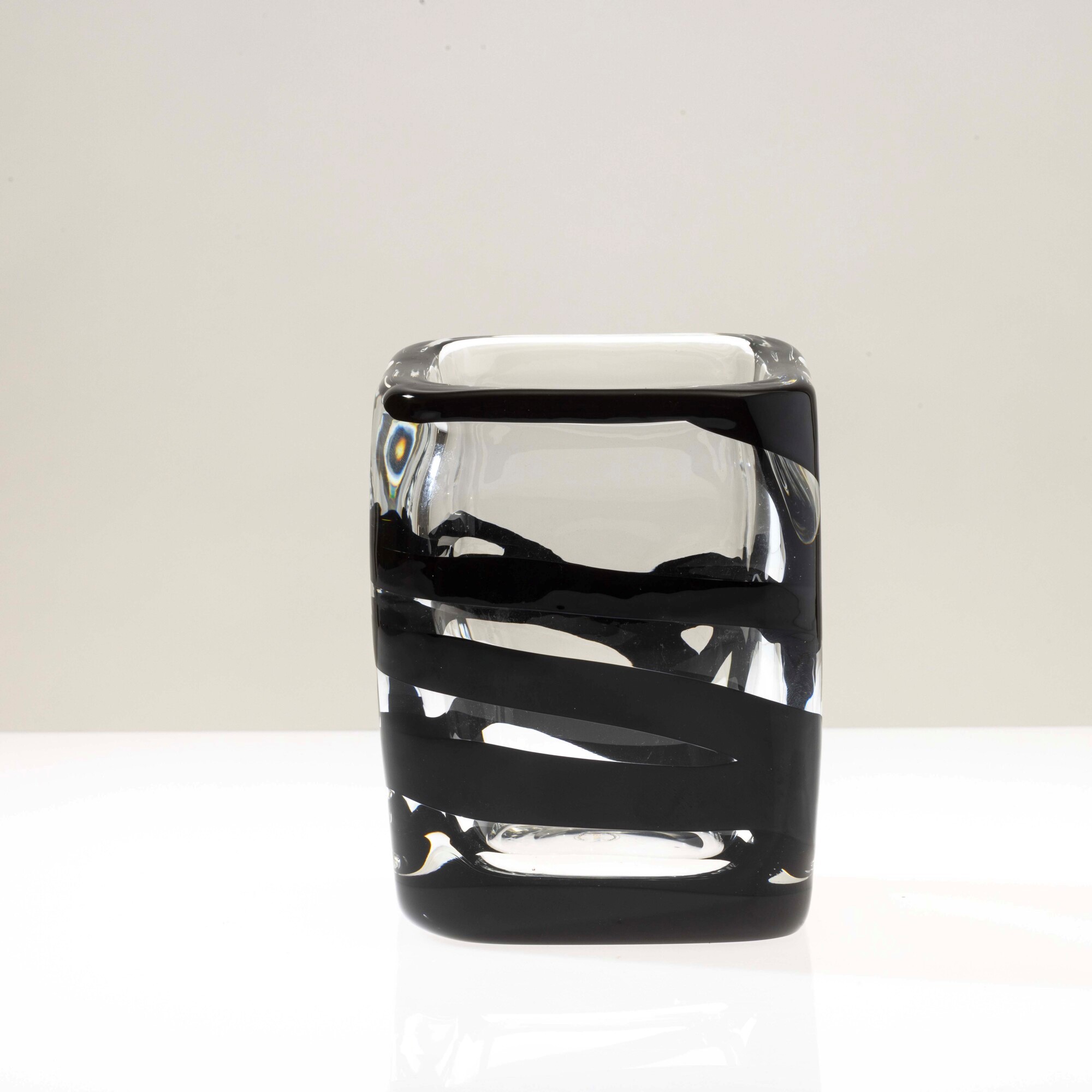 Peter Marino - Vaso Black Belt in vetro cristallo, Murano 2022