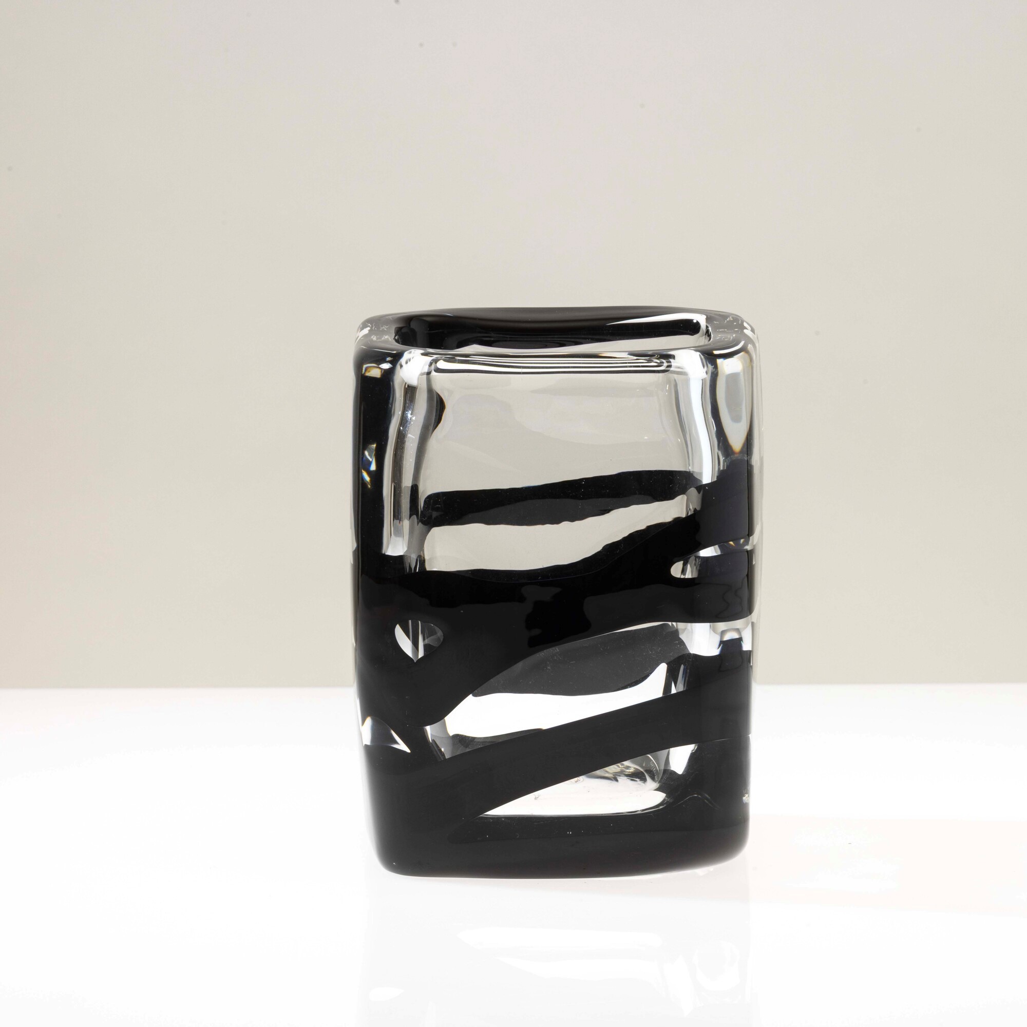 Peter Marino - Vaso Black Belt in vetro cristallo, Murano 2022