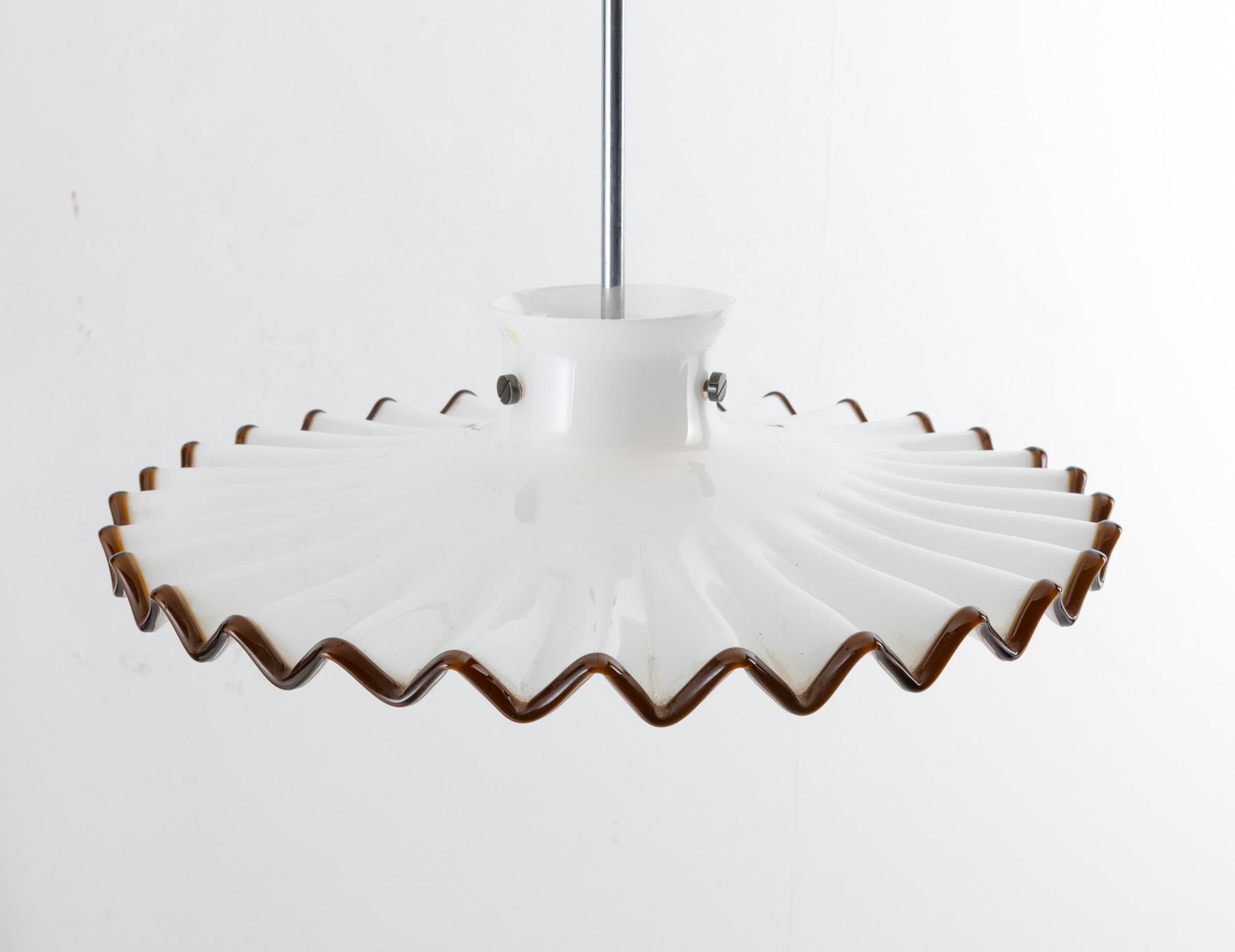 Venini, Lampadario Pinocchio in vetro lattimo, Murano, 1980 circa
