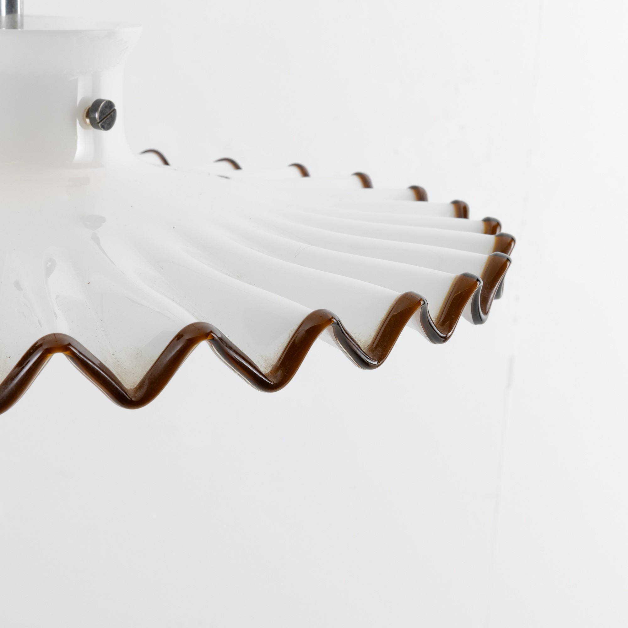 Venini, Lampadario Pinocchio in vetro lattimo, Murano, 1980 circa