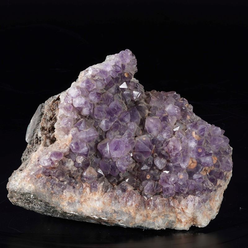 Grande porzione di geode di Ametista  - Asta Antiquariato - Cambi Casa d'Aste