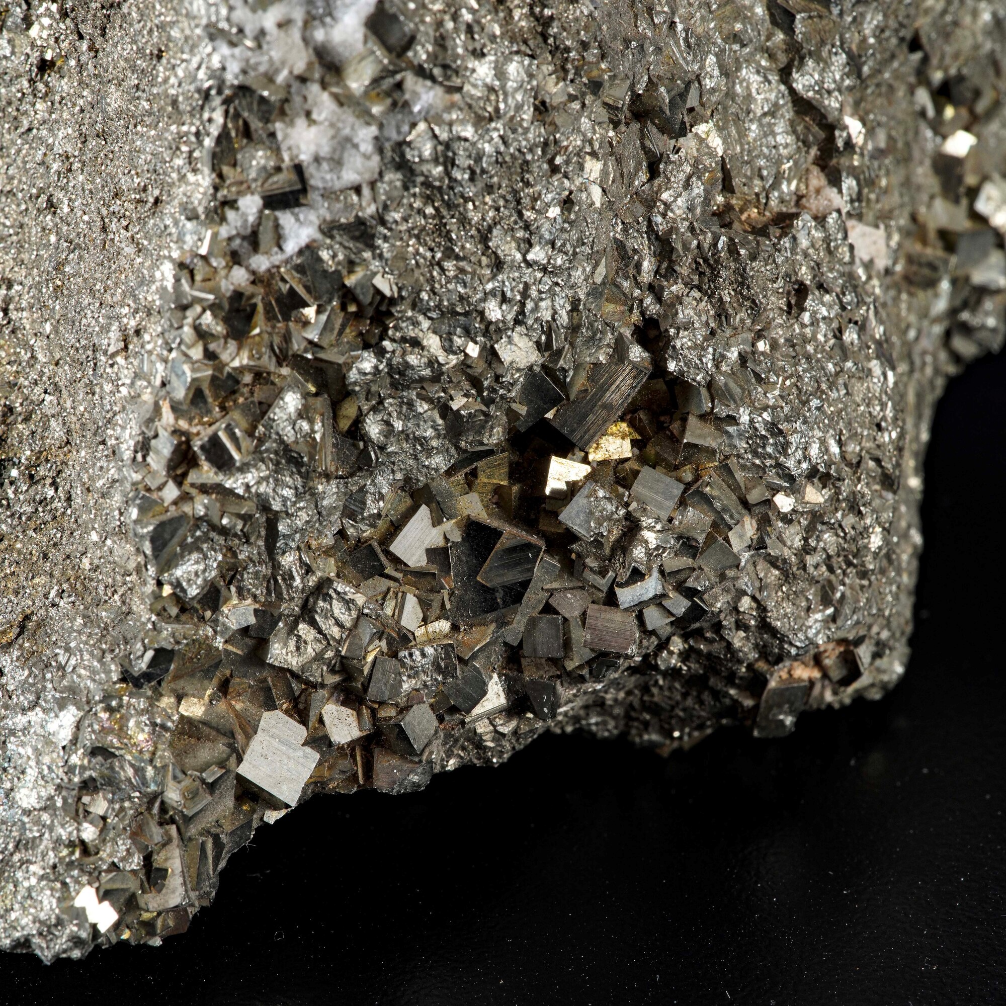 Cluster di Microcristalli di Pirite