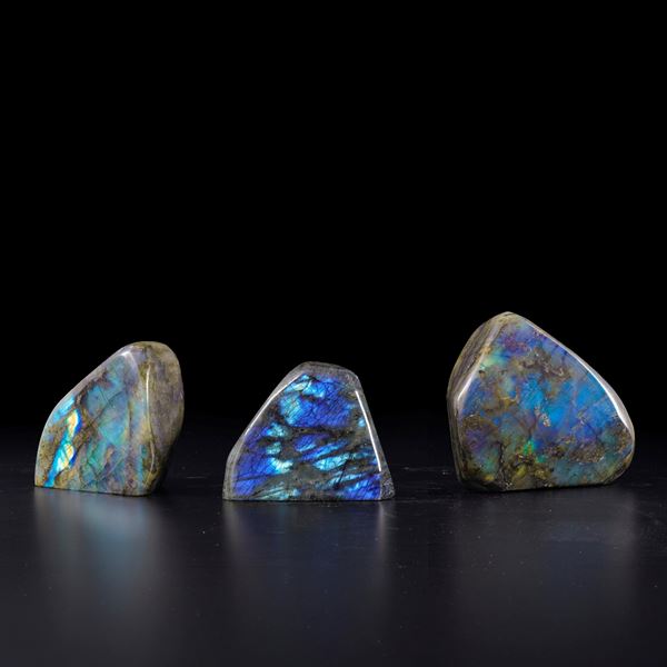 Three outstanding labradorite fragments