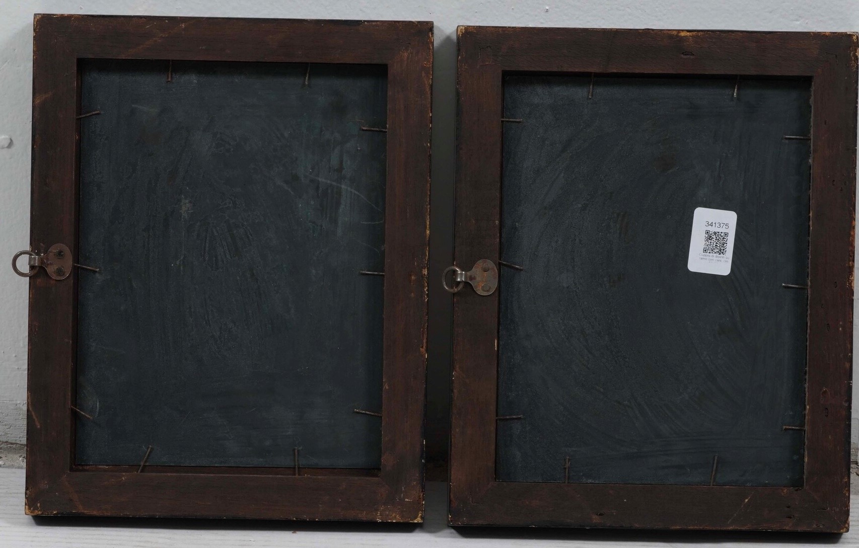 Scuola del XX secolo, Cani, coppia di dipinti a olio su rame