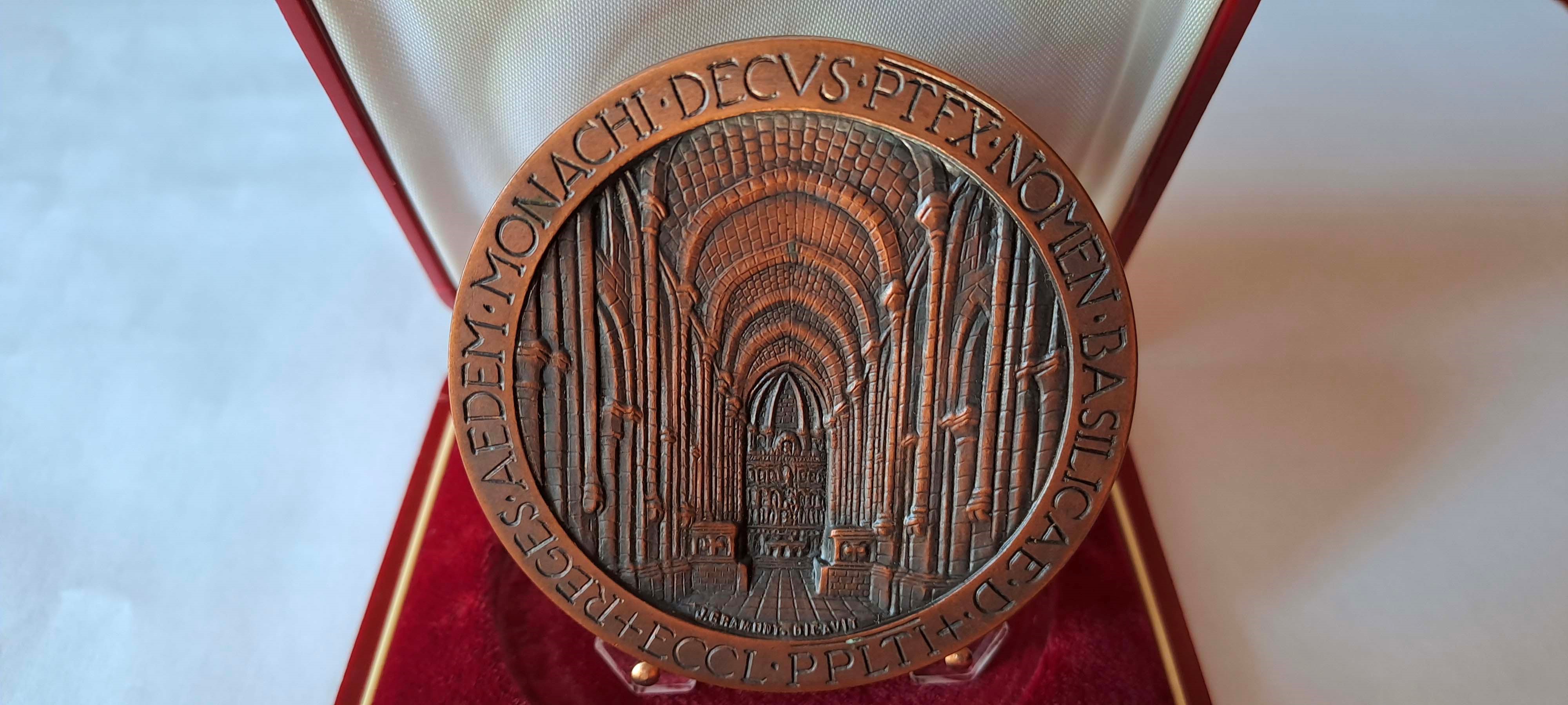 Giovanni XXIII, Medaglia papale commemorativa del titolo di Basilica coniata nel 1963