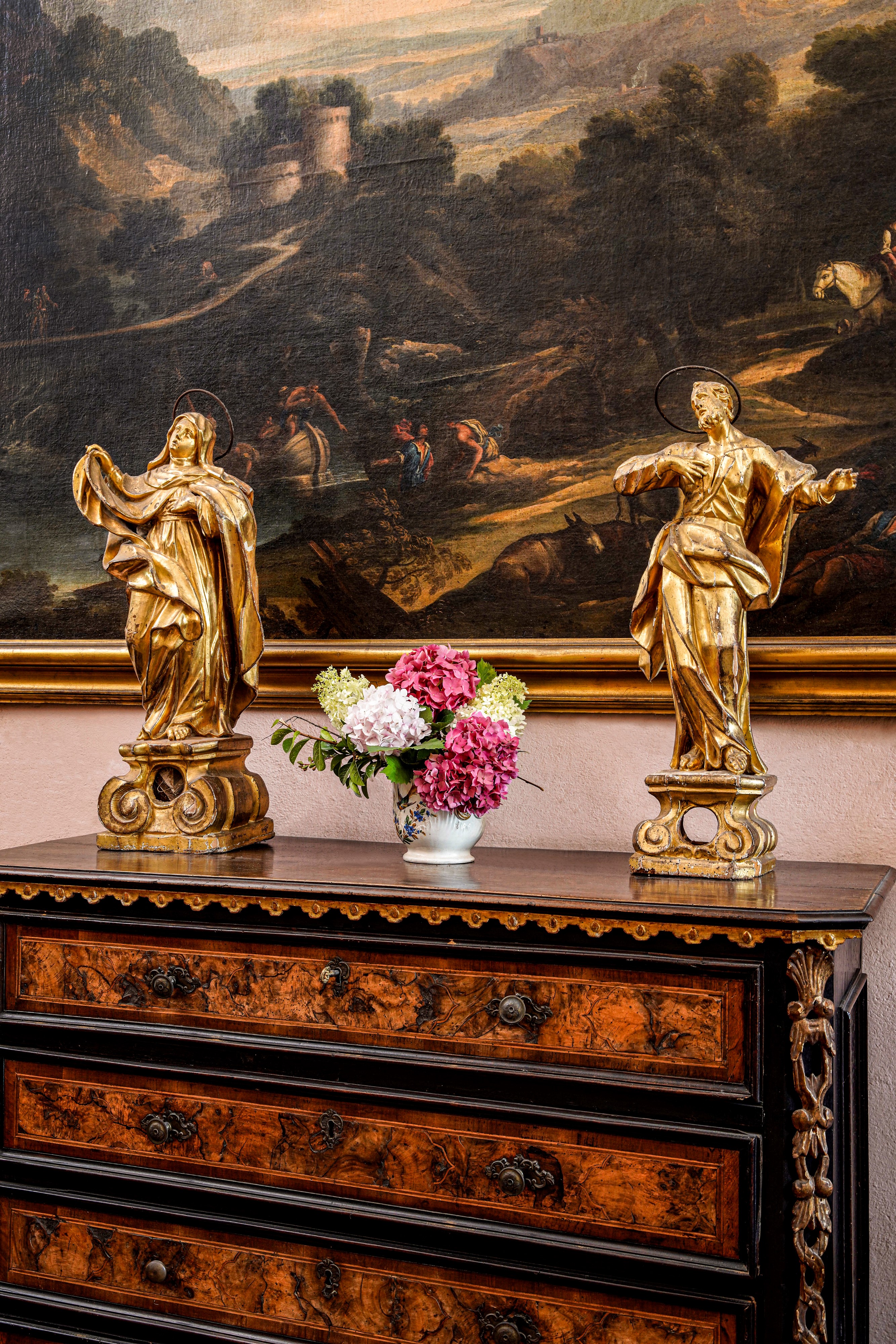 Coppia di sculture reliquiario, legno dipinto e dorato raffiguranti santo e santa monaca (arte ba...