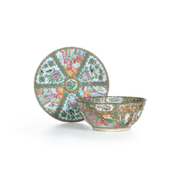 Lotto composto da piatto e ciotola in porcellana con scene di corte e vegetali entro riserve sagomate e decori a motivi floreali, Canton, Cina, Dinastia Qing, XIX secolo