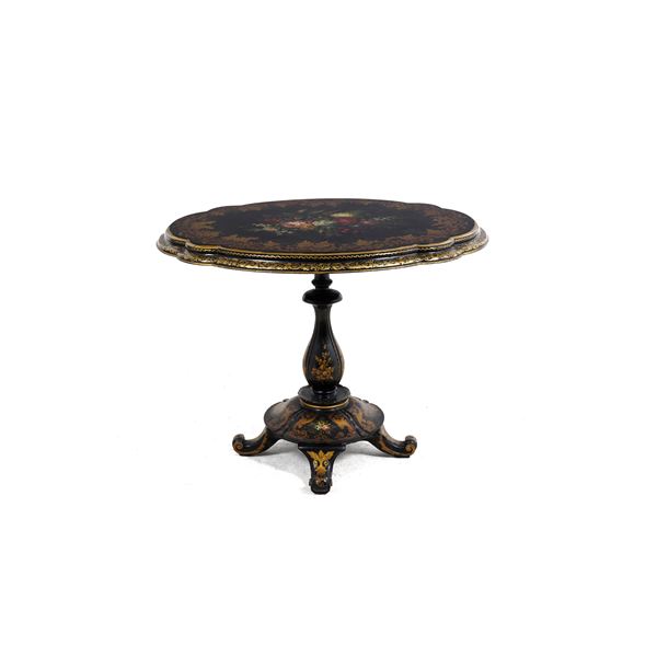 Tavolino a vela in legno dipinto. XIX secolo