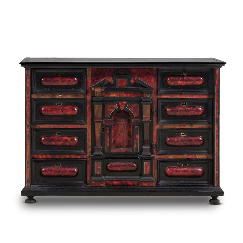 Monetiere lastronato in tartaruga. Ebanisteria d'oltralpe, XVII-XVIII secolo  - Asta Dimore Italiane - Cambi Casa d'Aste