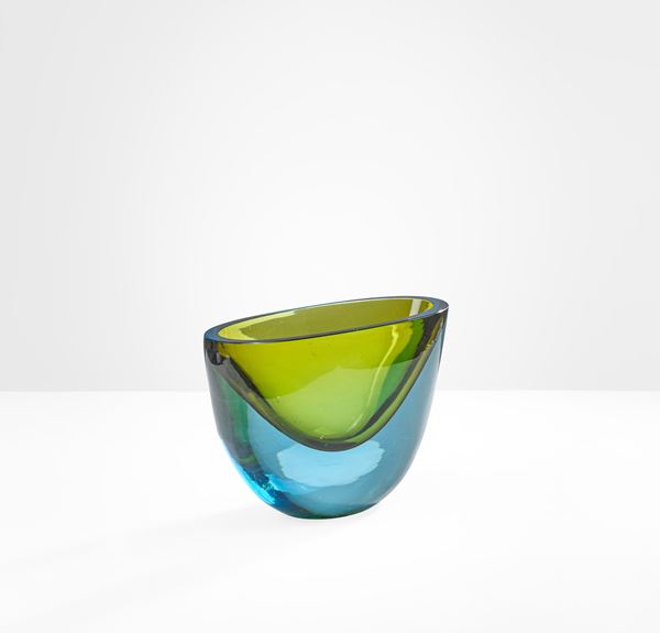 Flavio Poli - Vaso in vetro di Murano Sommerso a un colore.